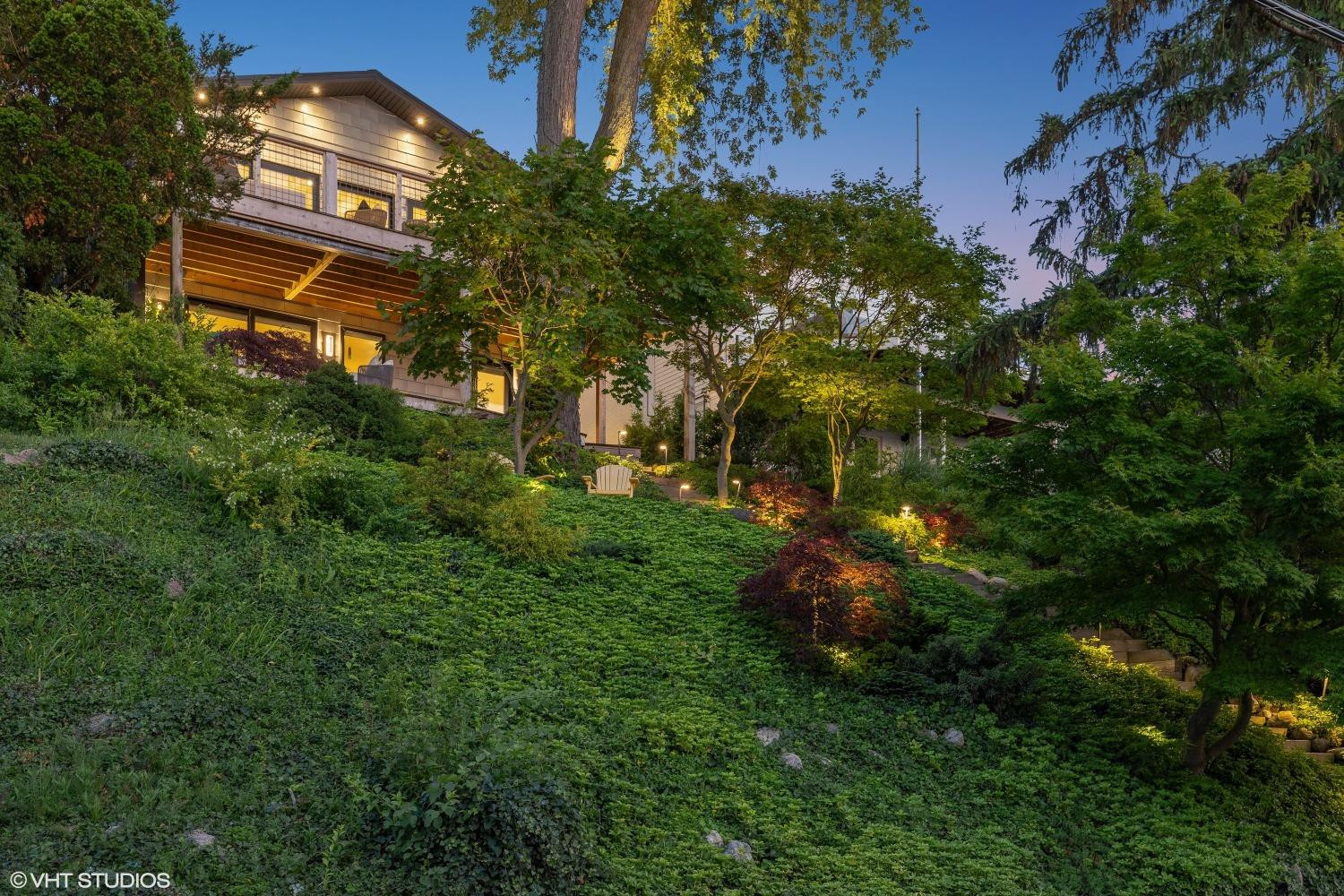 2931 Lake Shore Drive