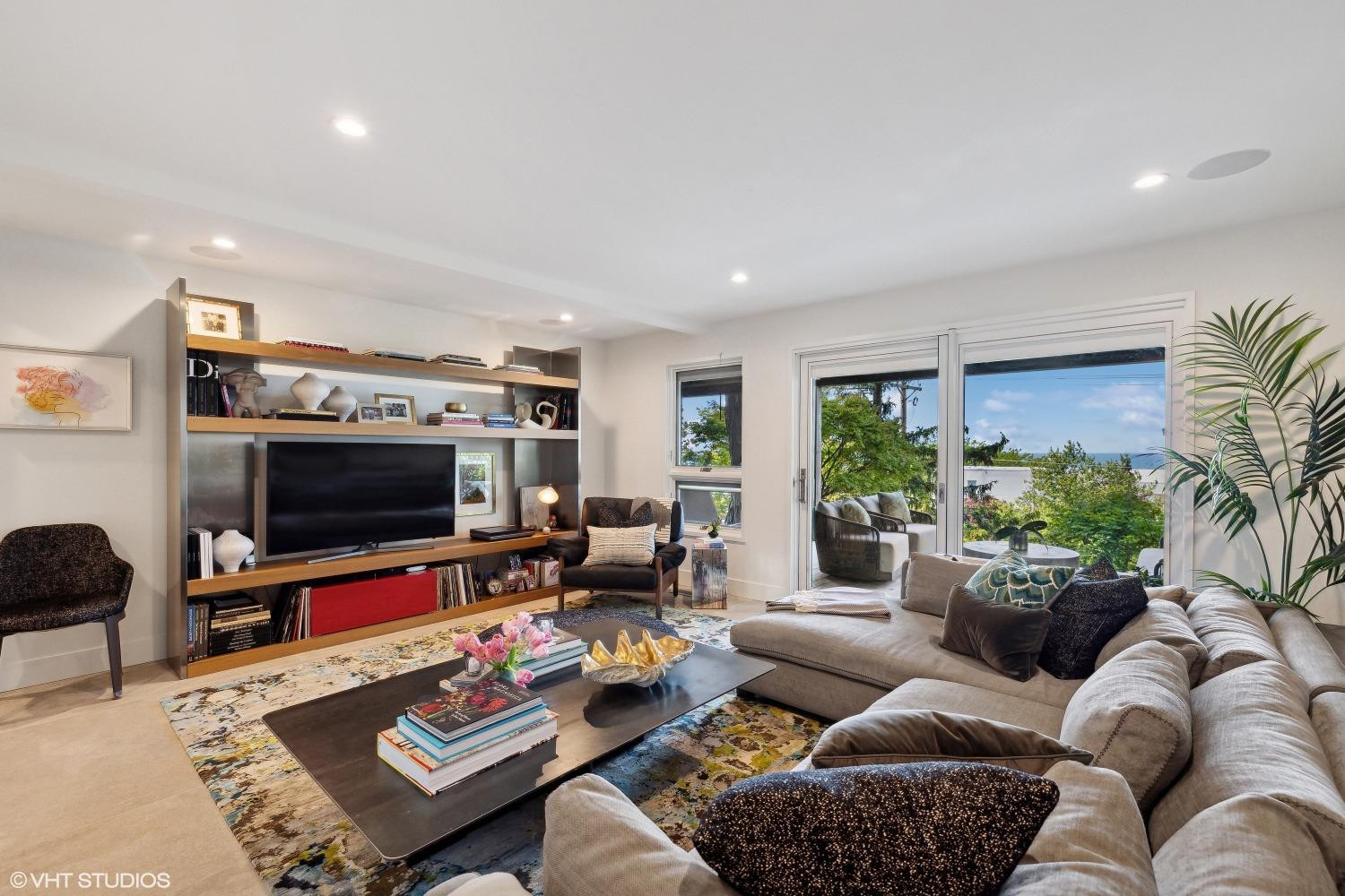 2931 Lake Shore Drive