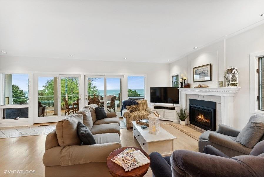 2961 Lake Shore Drive