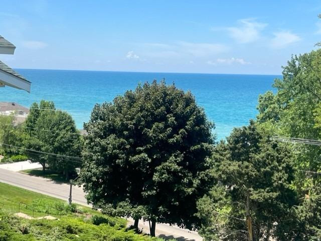 2961 Lake Shore Drive