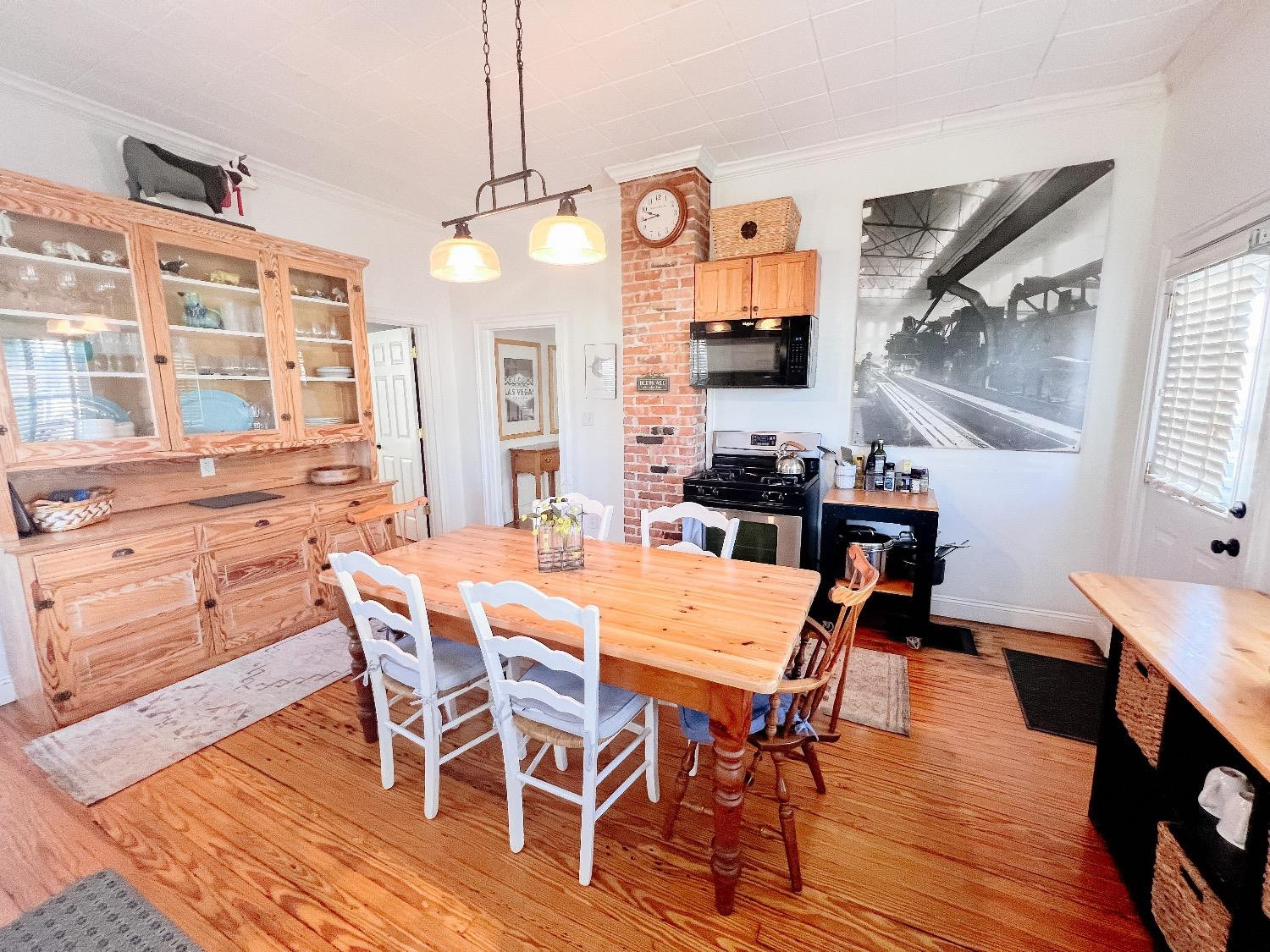 219 W 6th Street
