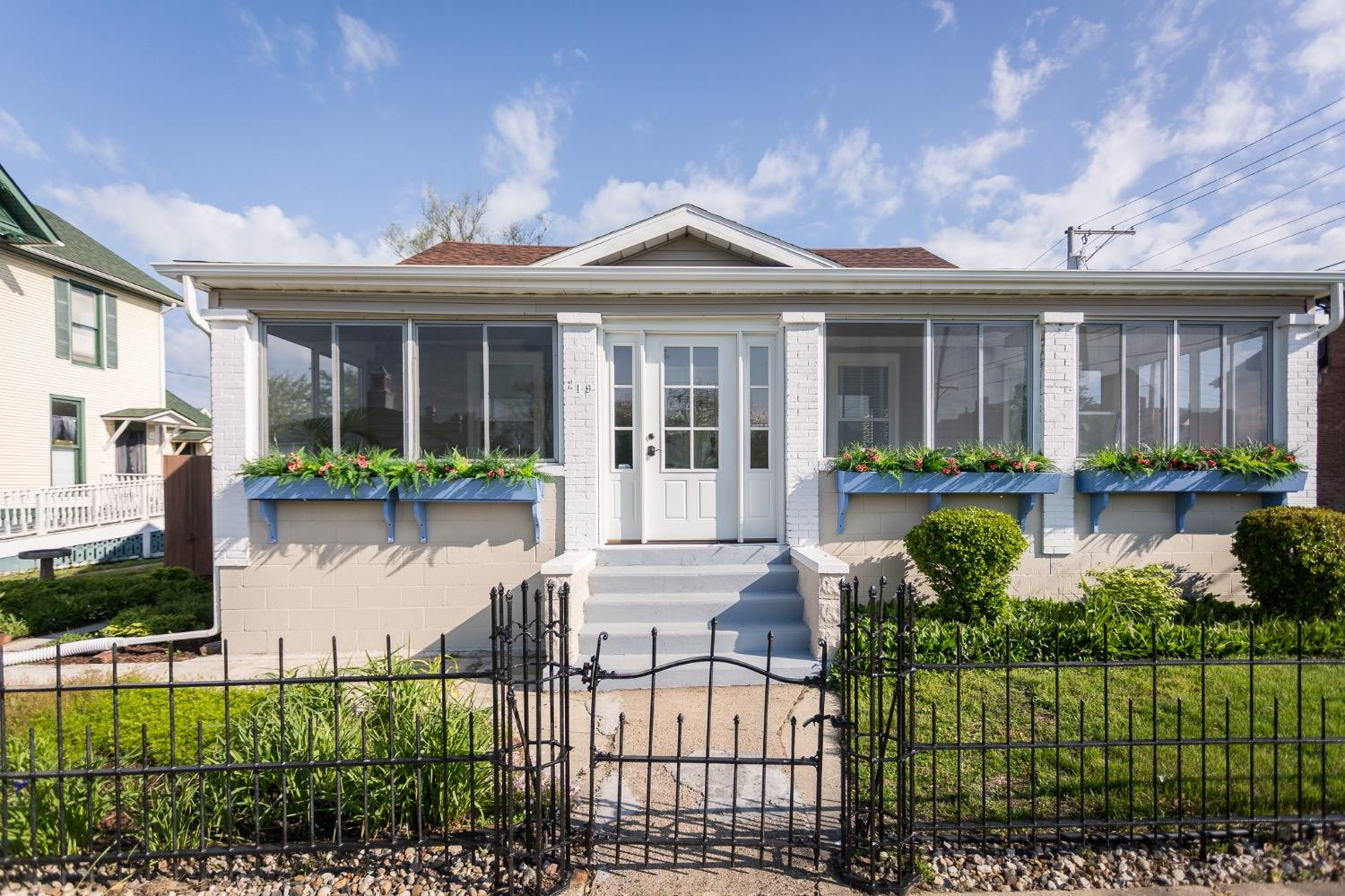 219 W 6th Street