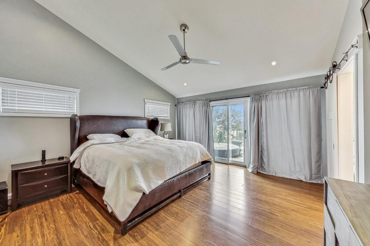 2714 Lake Shore Drive