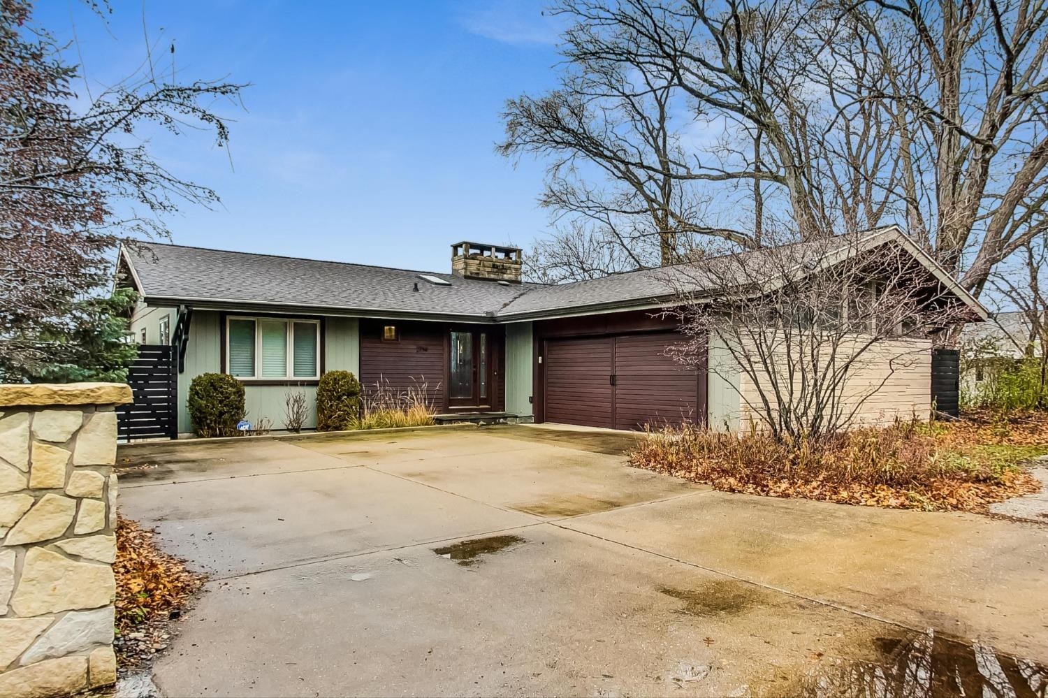 2714 Lake Shore Drive