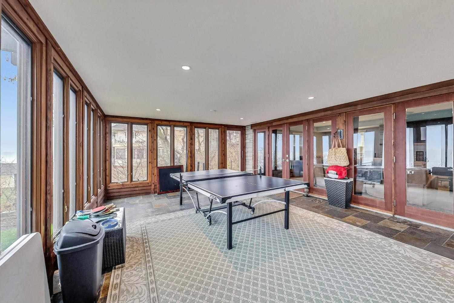 2714 Lake Shore Drive