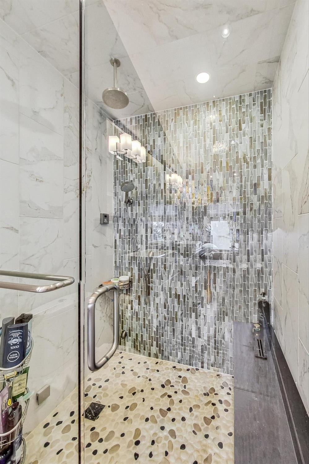 2714 Lake Shore Drive