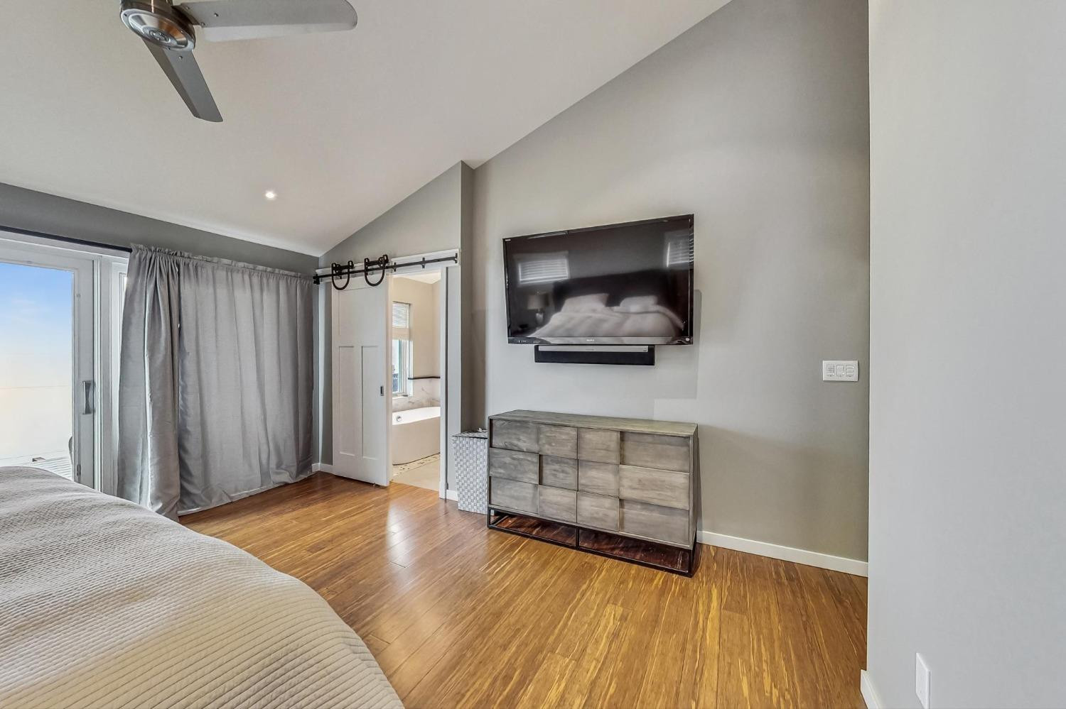 2714 Lake Shore Drive