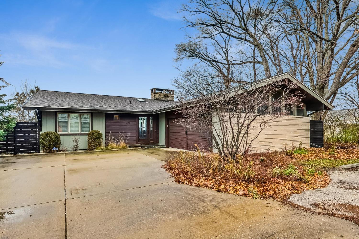 2714 Lake Shore Drive