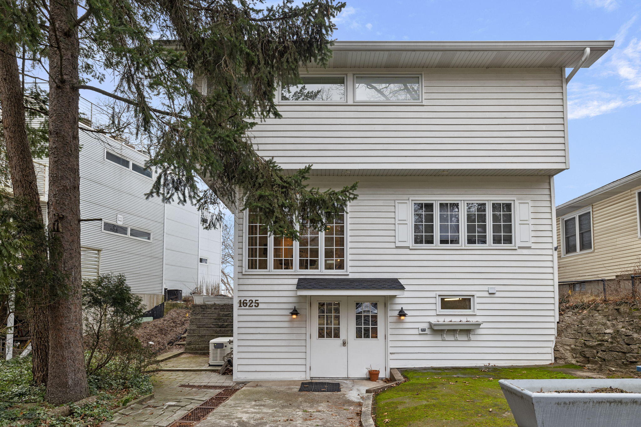 1625 Lake Shore Drive
