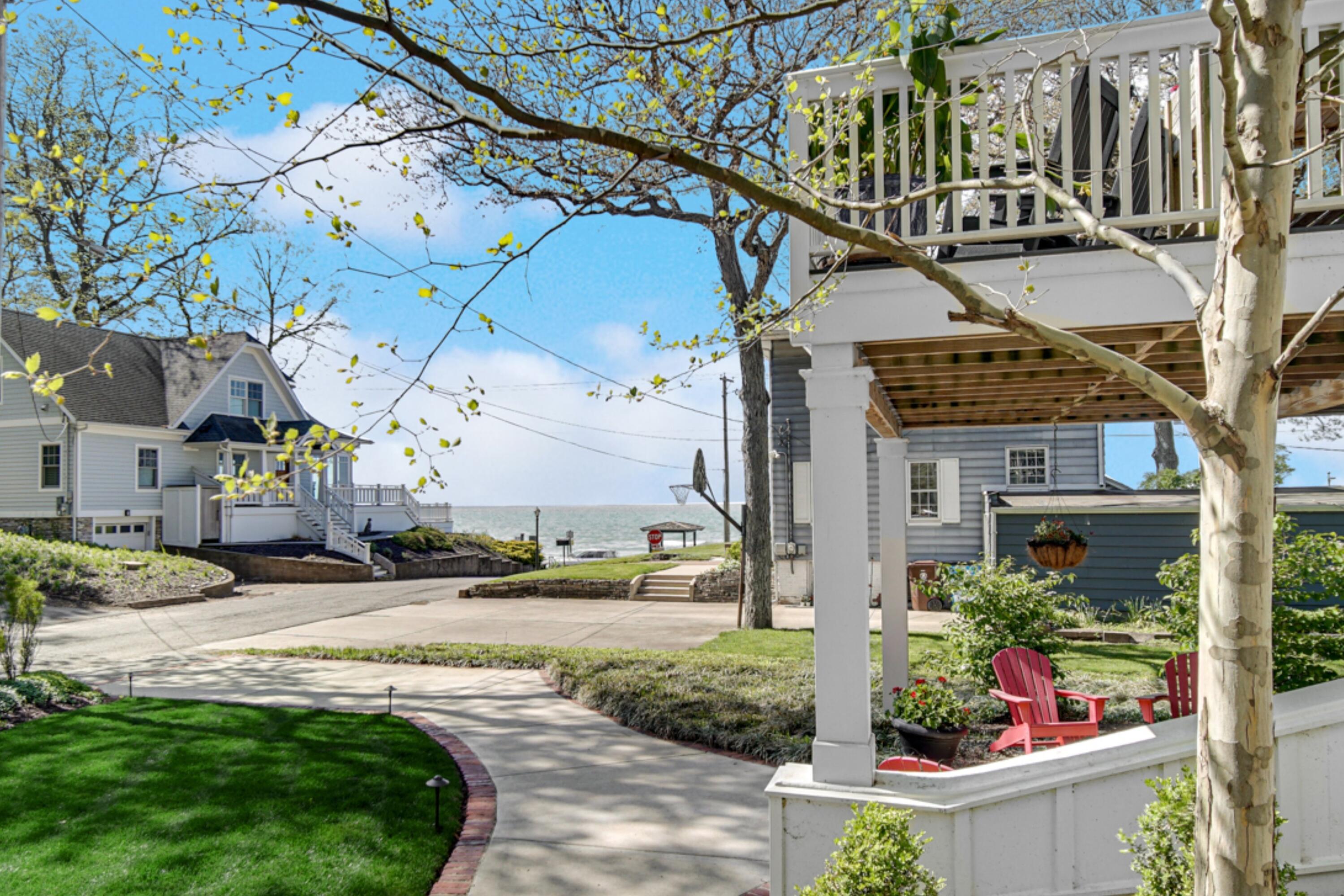 3402 Iroquois Trail
