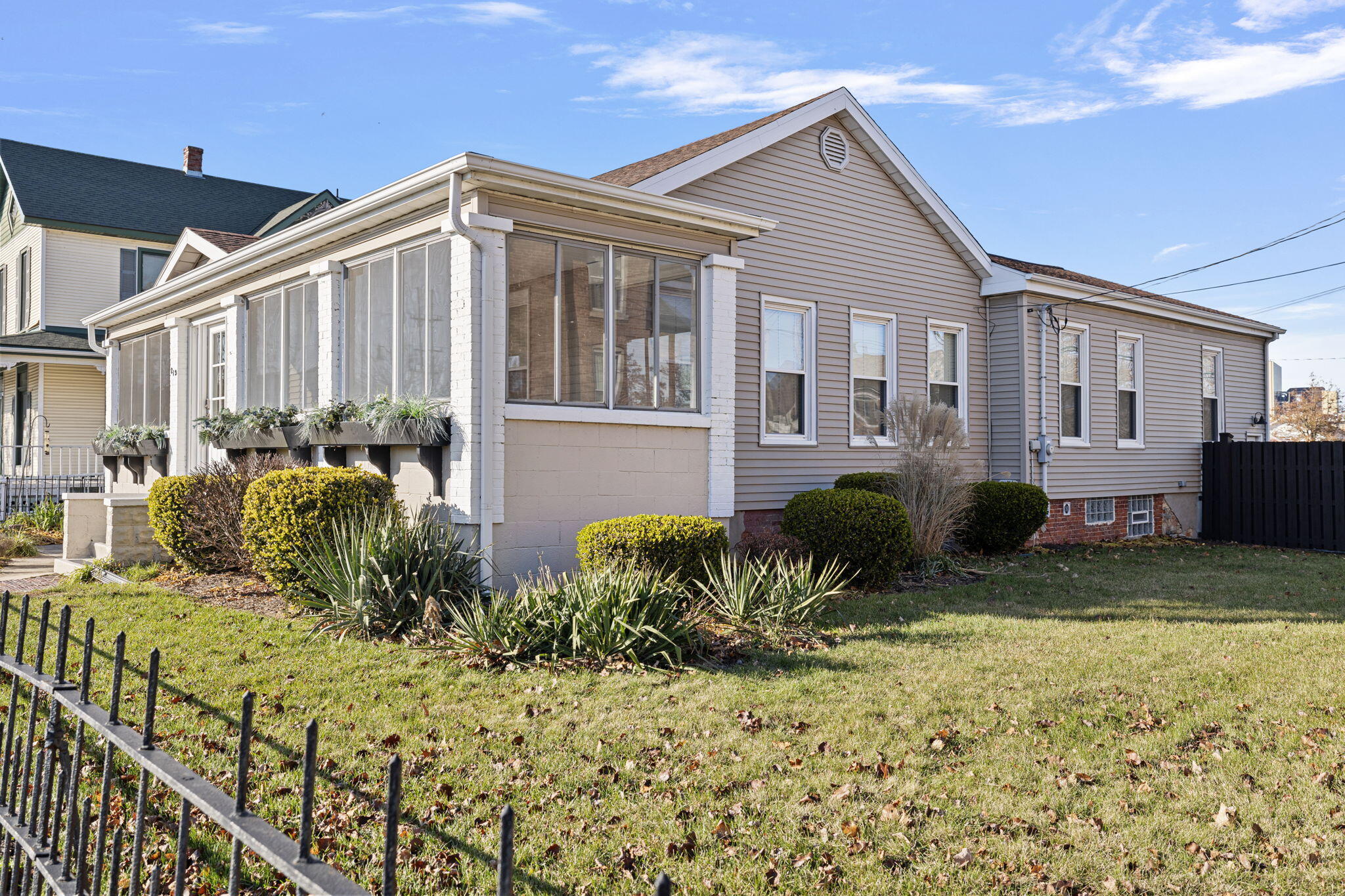 219 W 6th Street