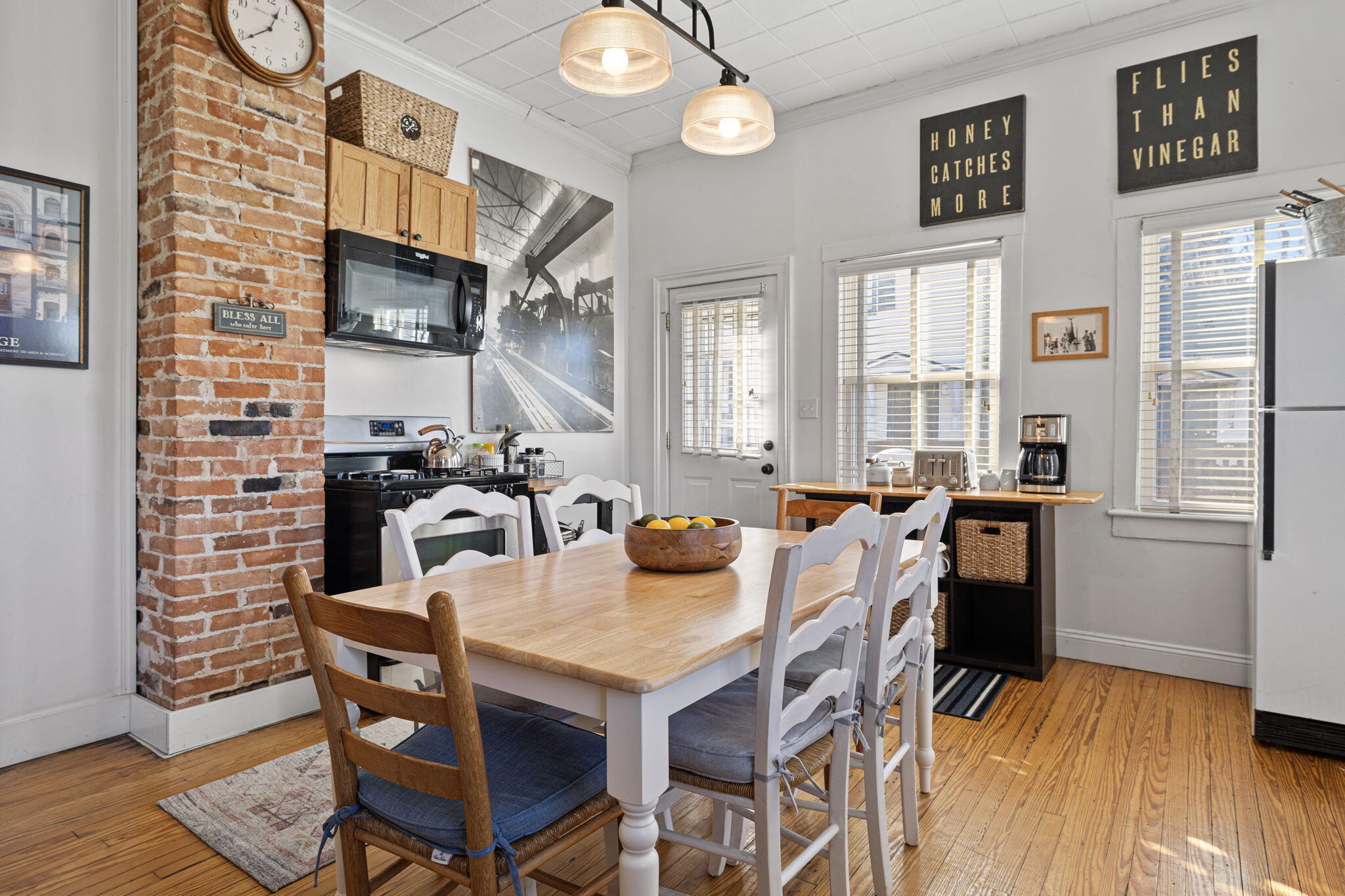 219 W 6th Street
