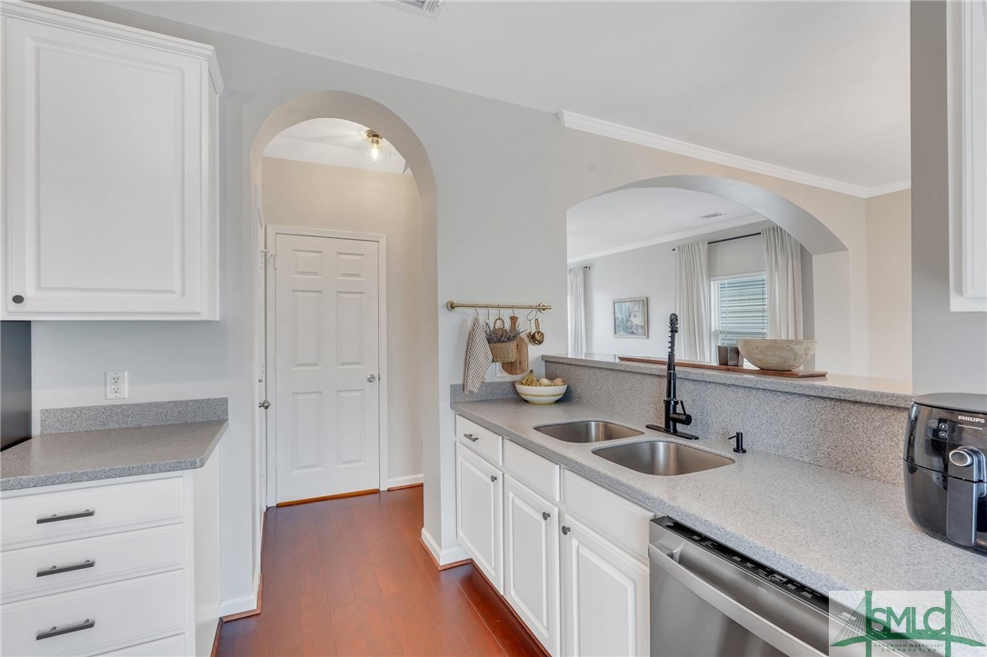 202 Chapel Lake S