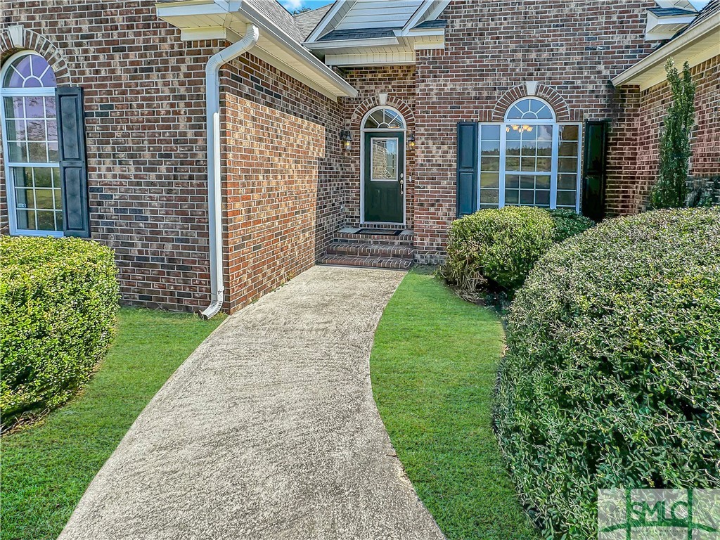 1237 E Hampton Drive