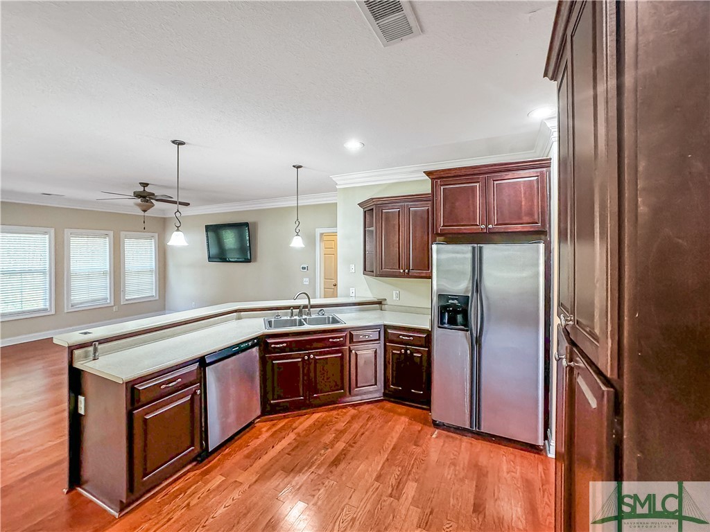 1237 E Hampton Drive