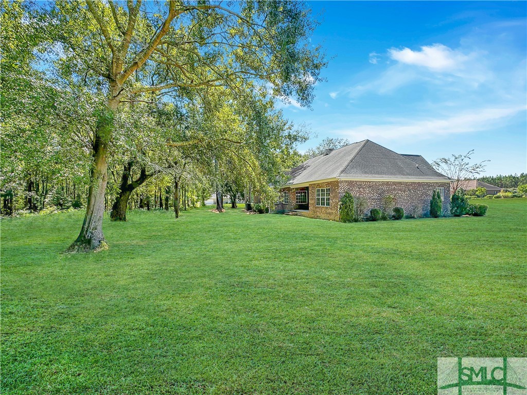 1237 E Hampton Drive