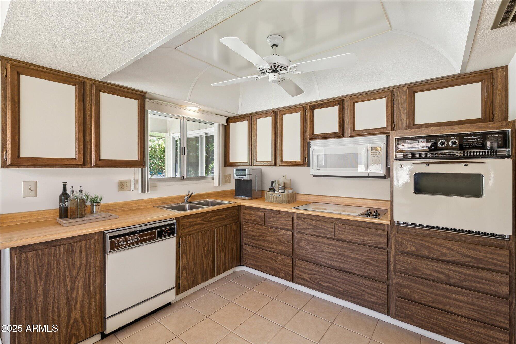 12814 W SHADOW HILLS Drive