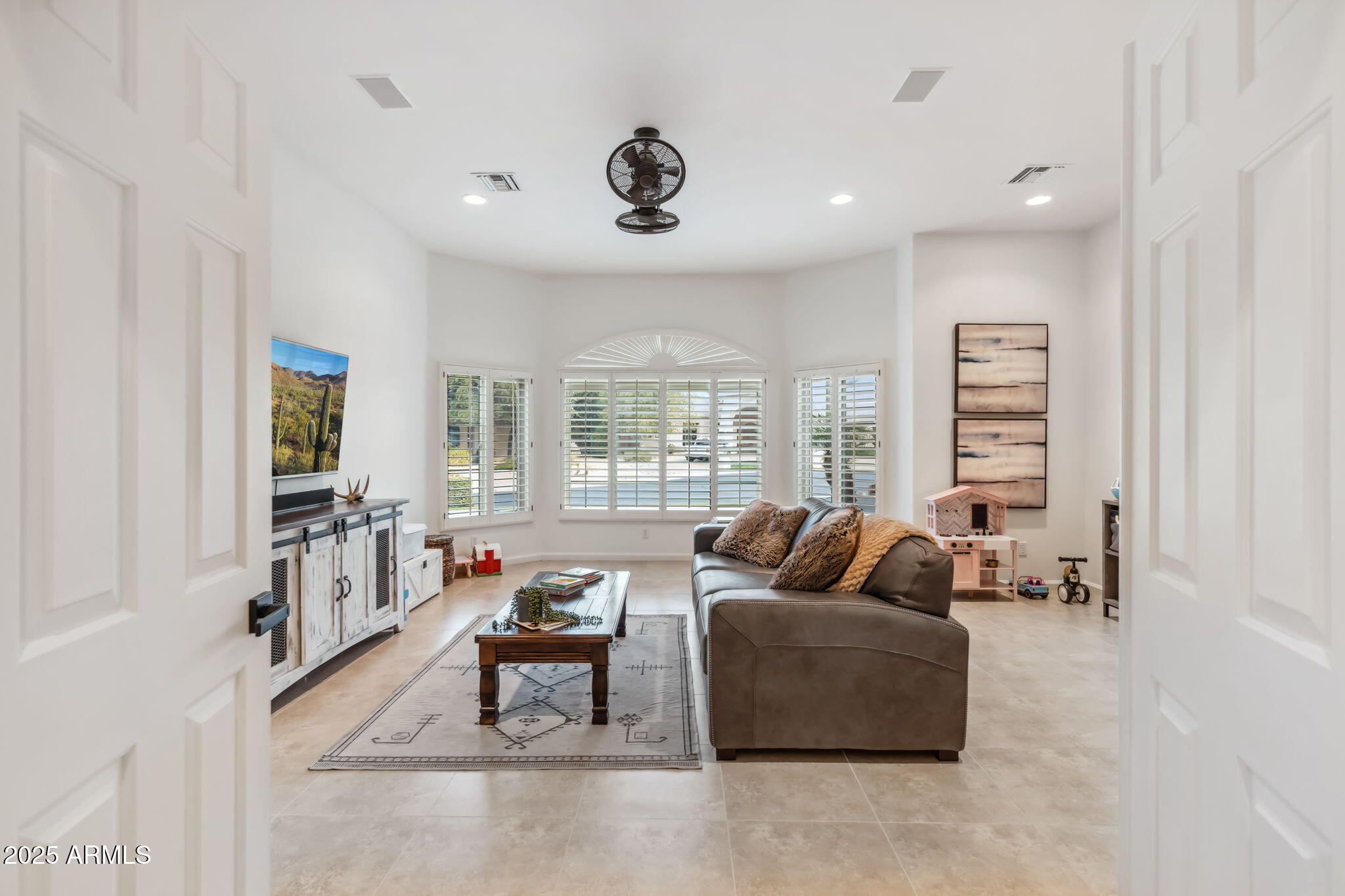 4914 N VALLEY Glen