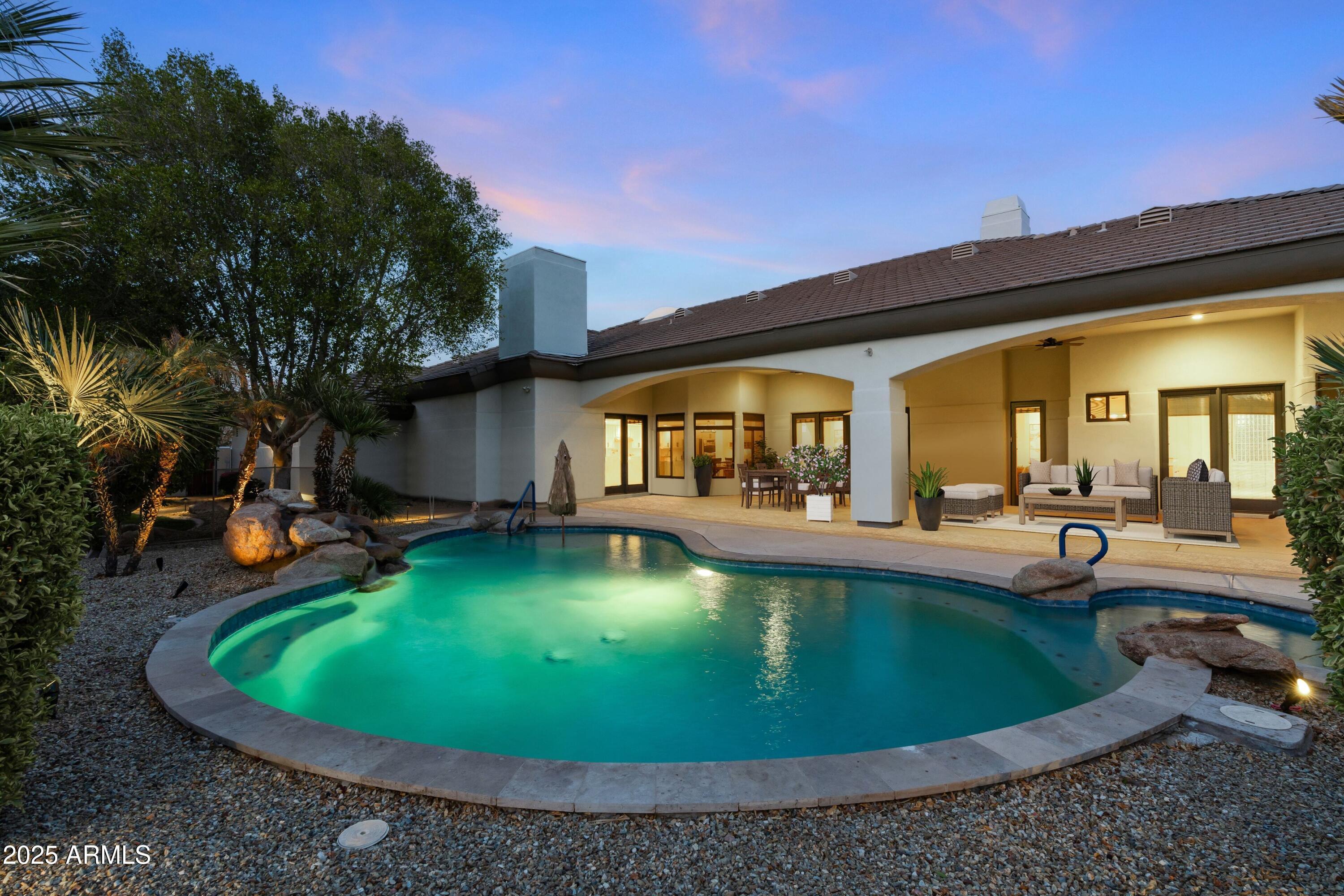 4914 N VALLEY Glen