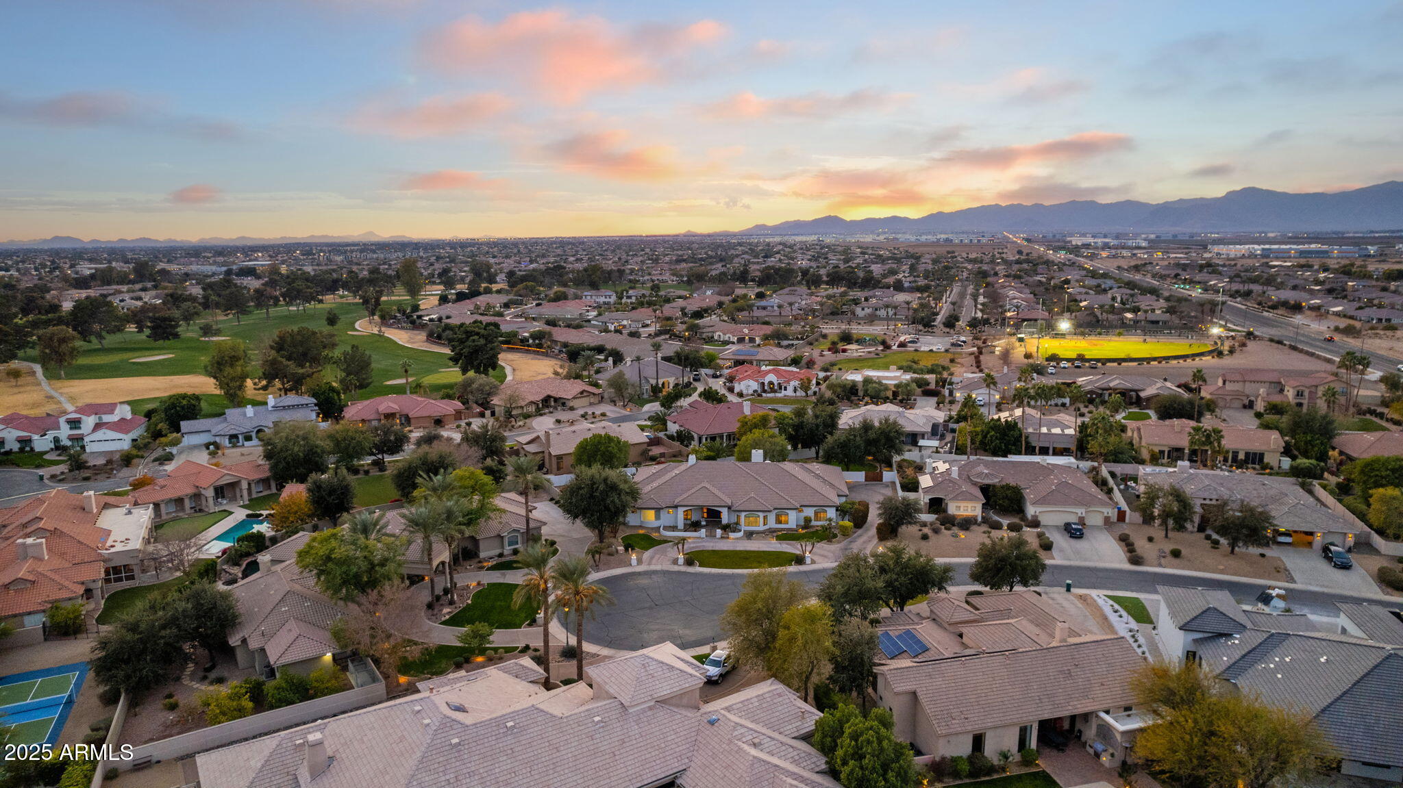 4914 N VALLEY Glen