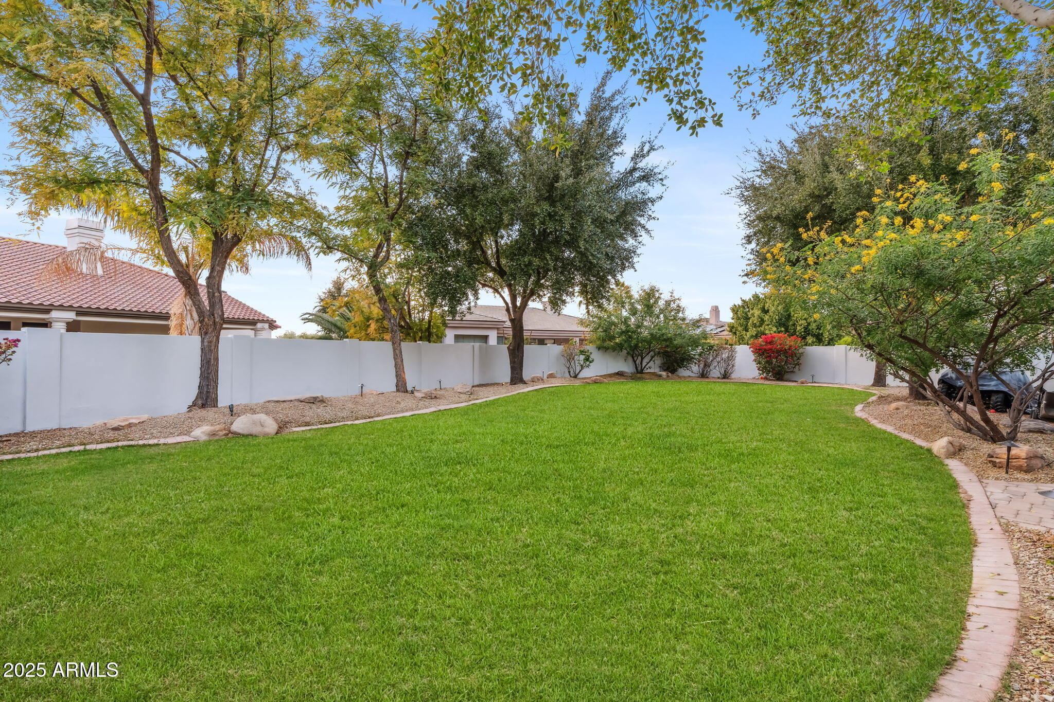4914 N VALLEY Glen
