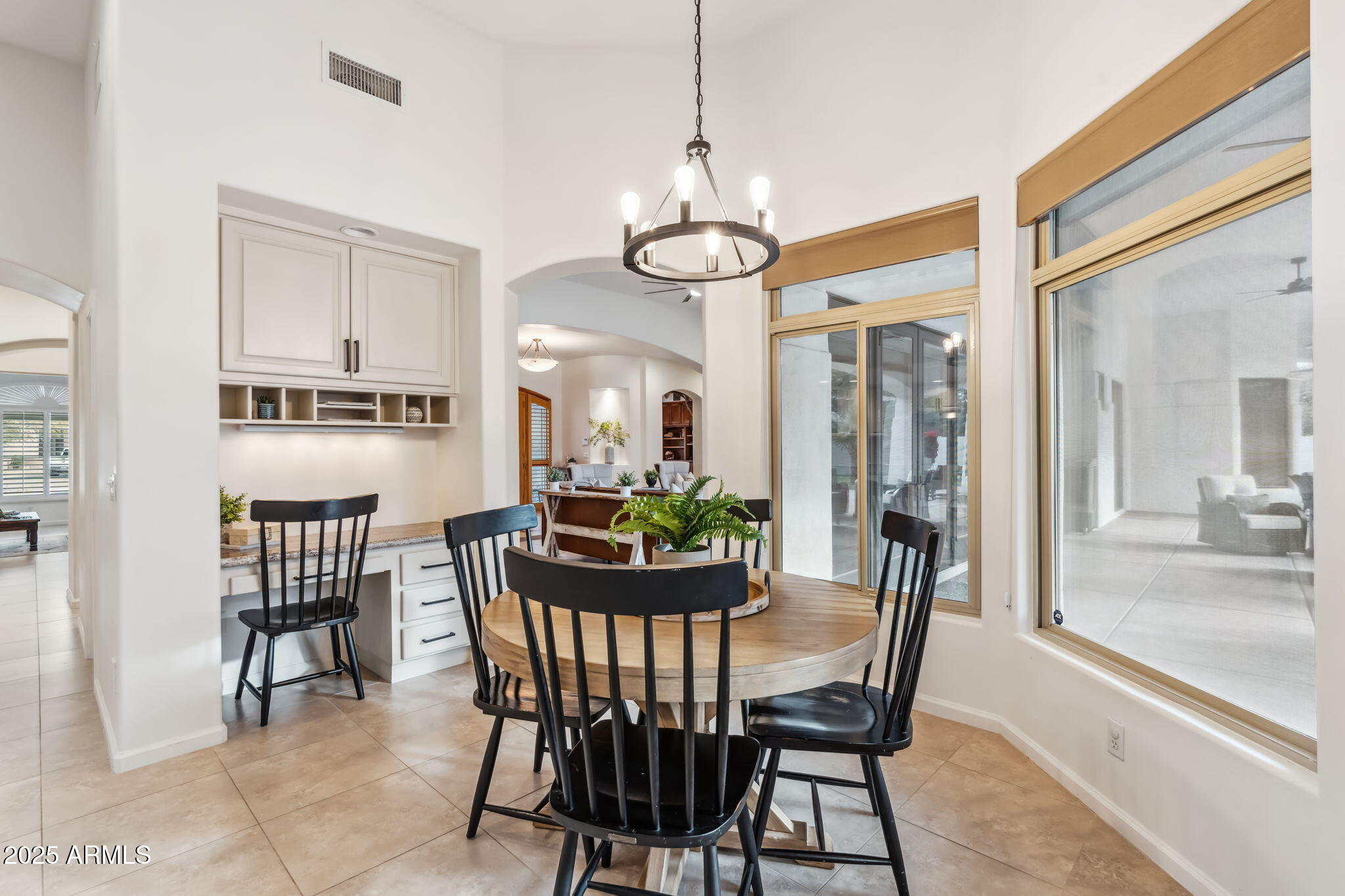 4914 N VALLEY Glen