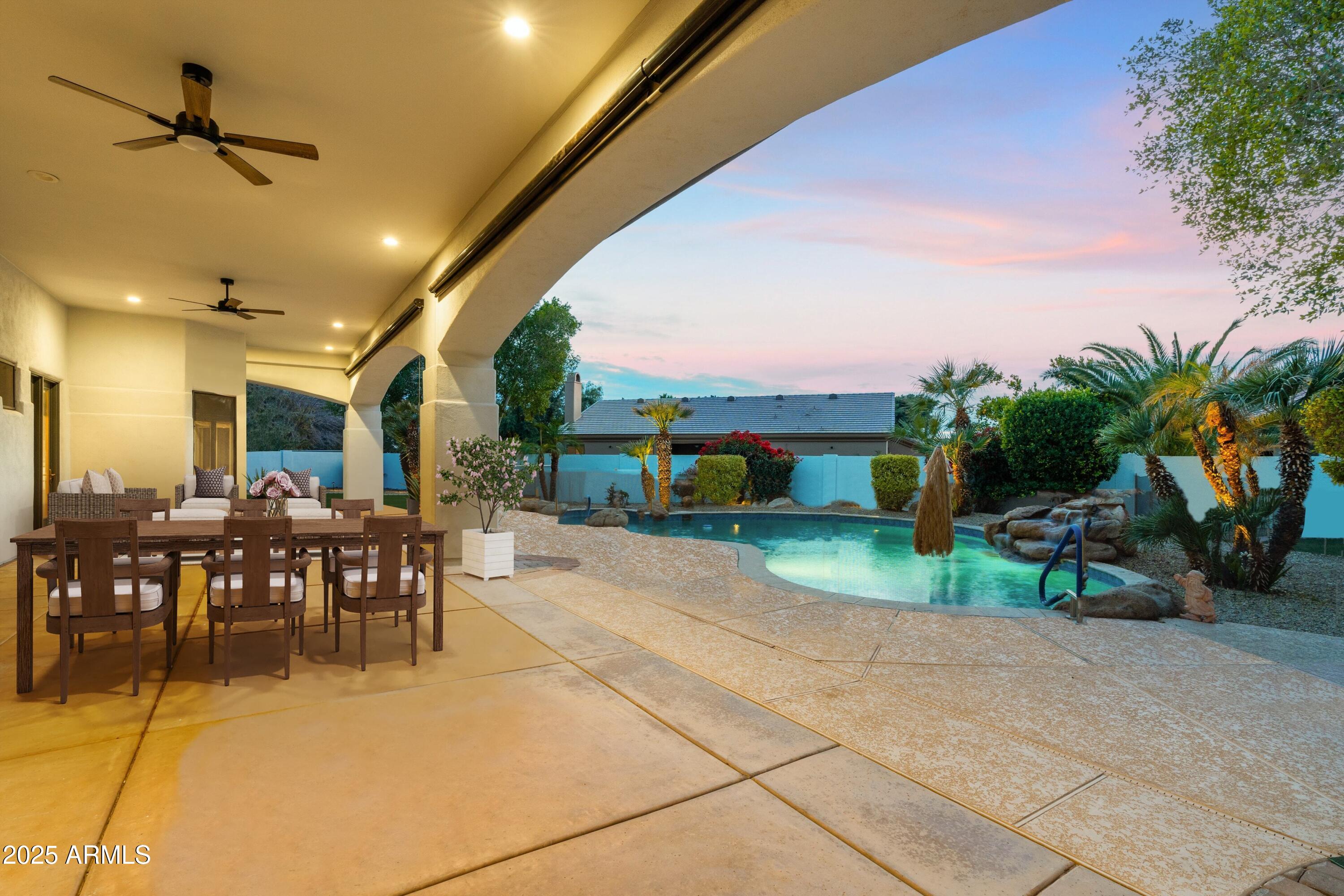 4914 N VALLEY Glen