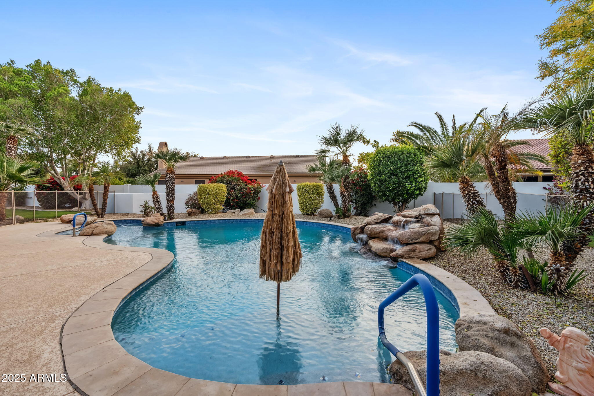 4914 N VALLEY Glen