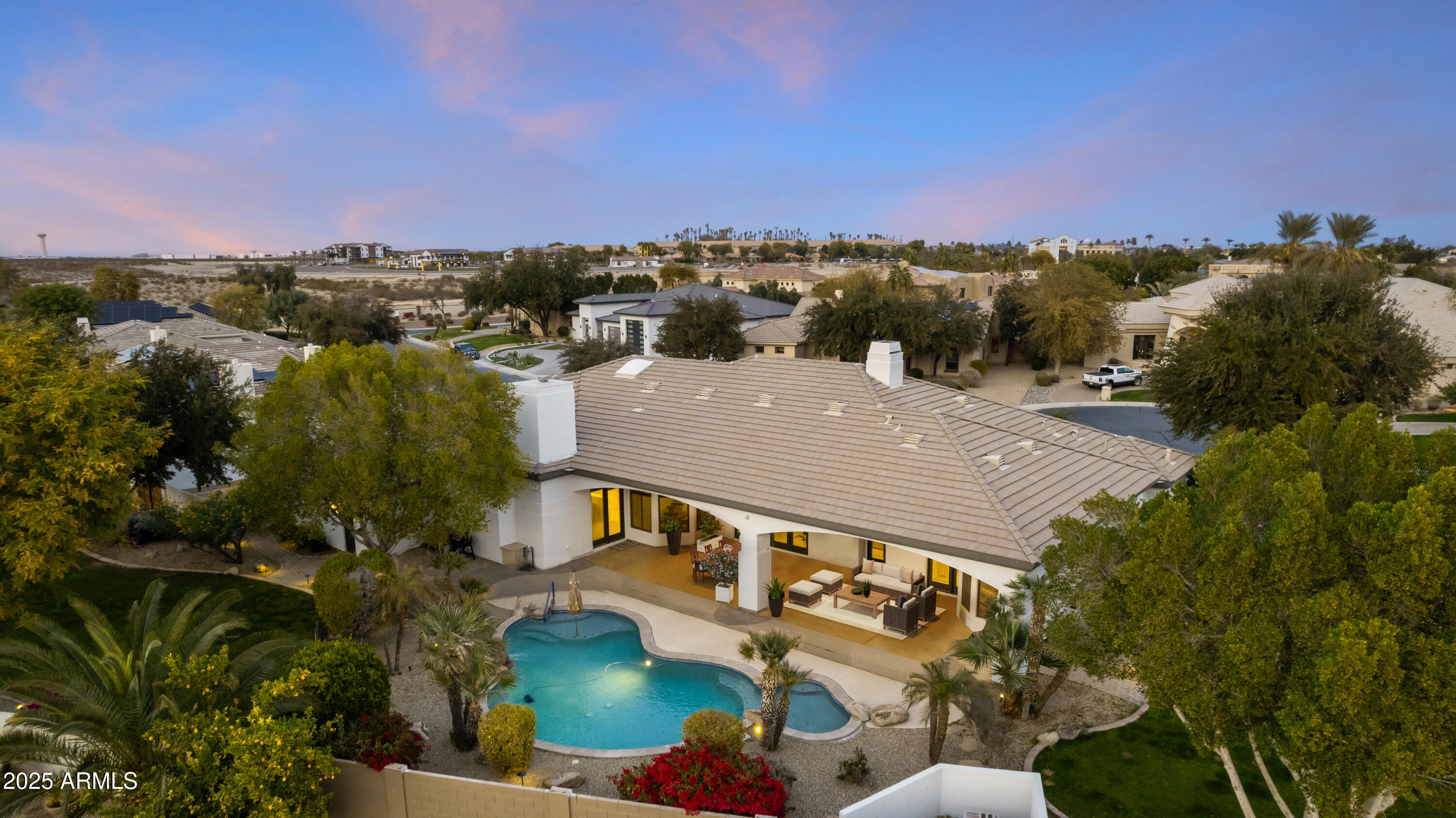 4914 N VALLEY Glen