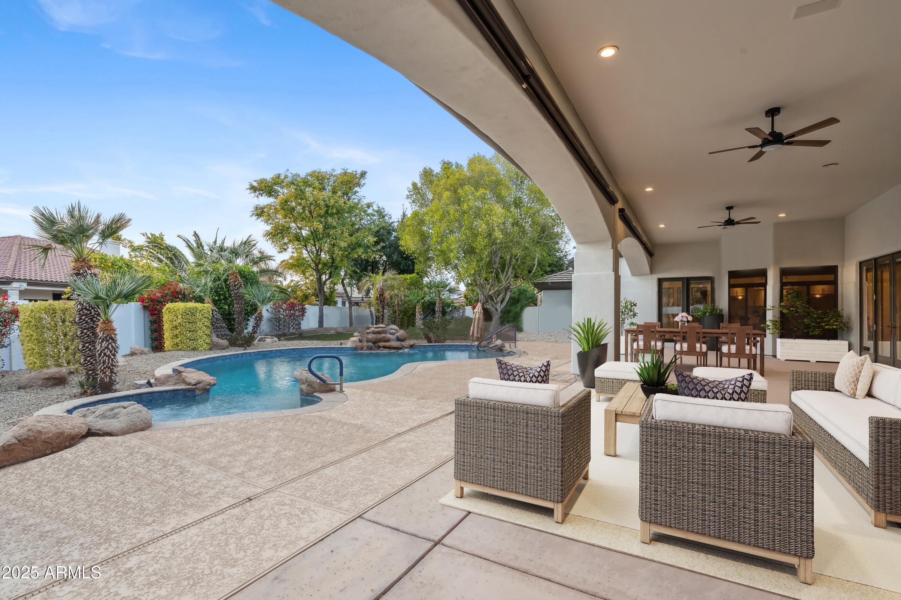 4914 N VALLEY Glen