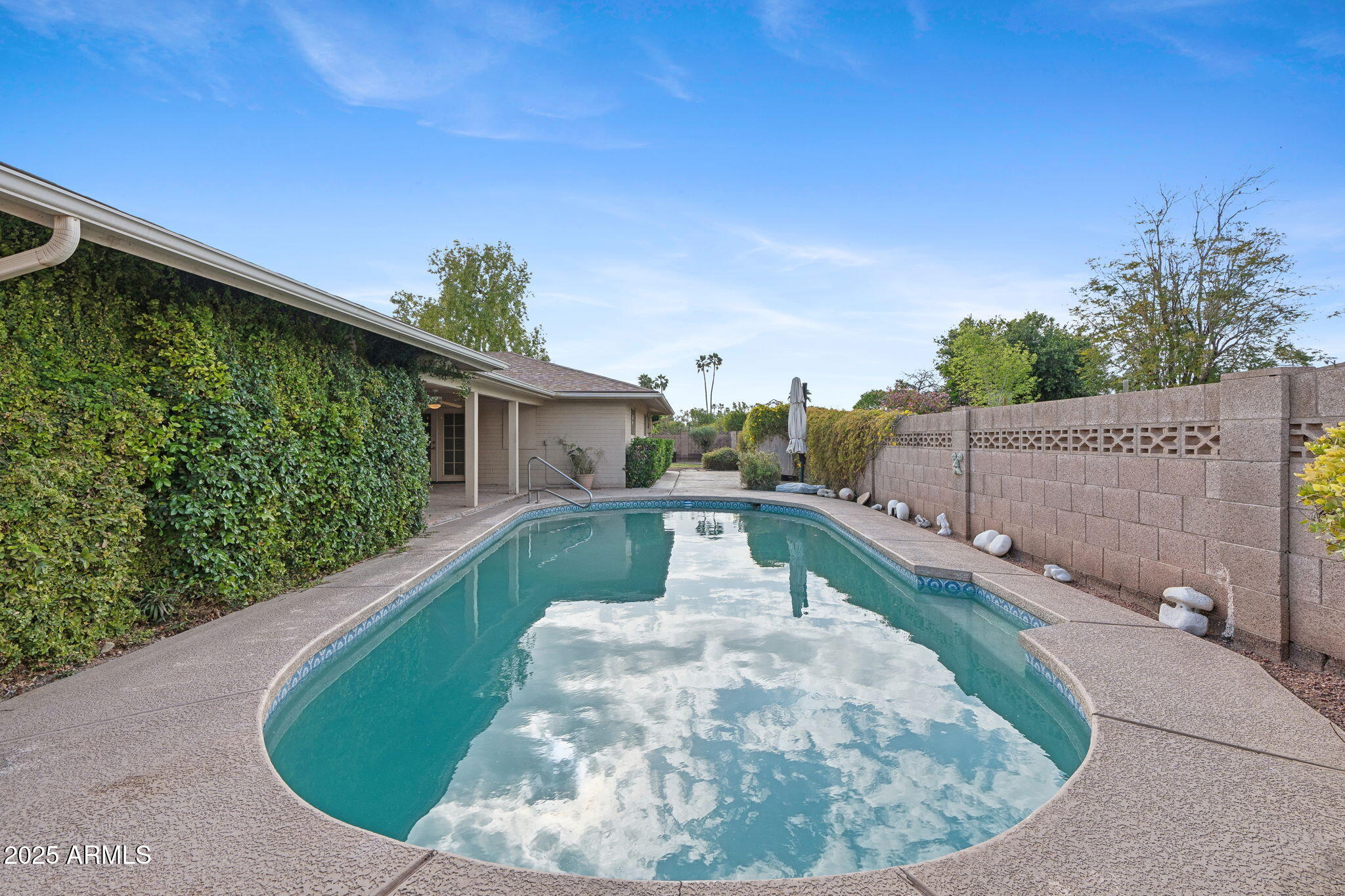 2120 E HUNTINGTON Drive