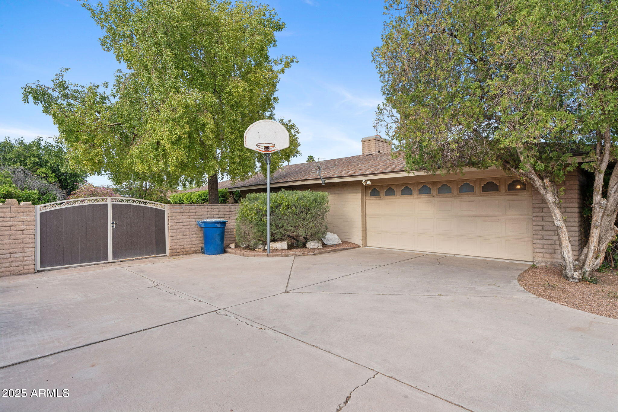 2120 E HUNTINGTON Drive