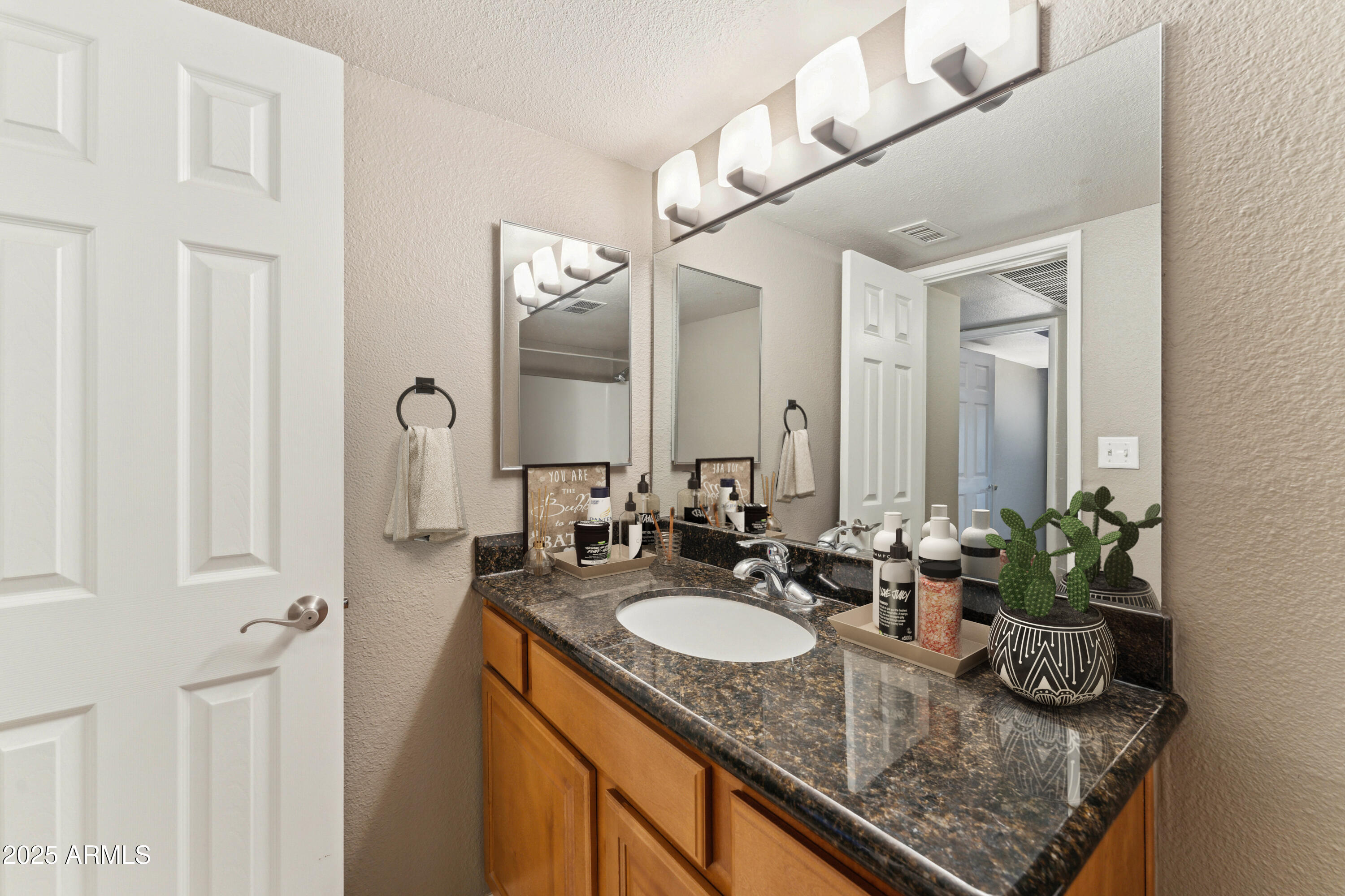 5877 N GRANITE REEF Road 1137
