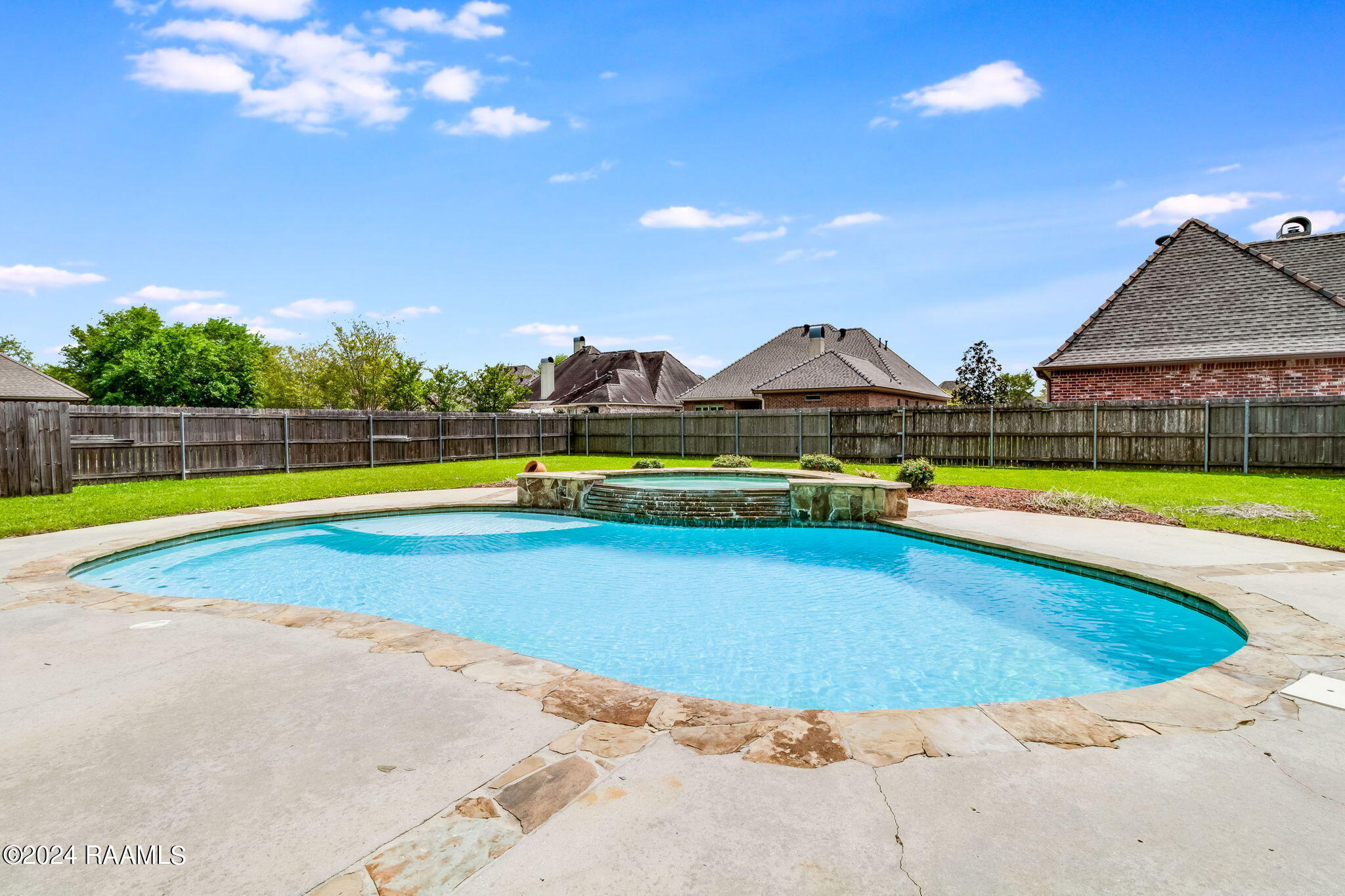 102 Creek Bend