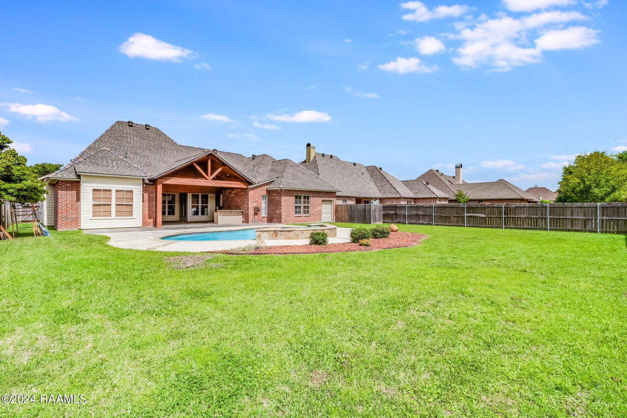 102 Creek Bend