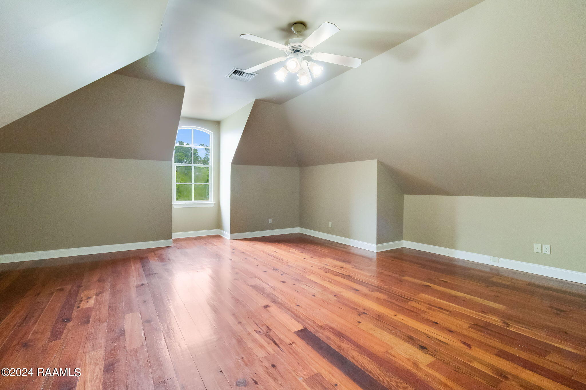 102 Creek Bend