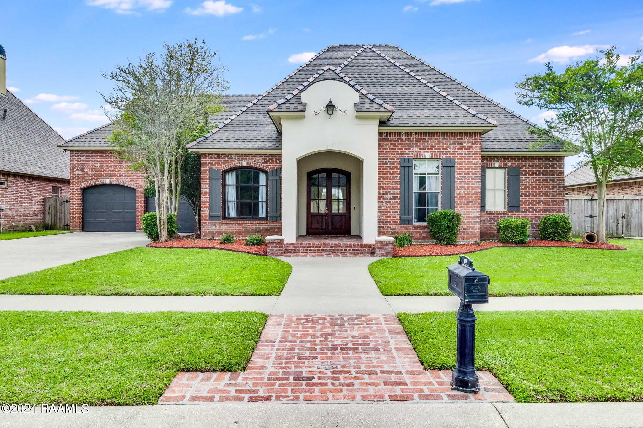 102 Creek Bend