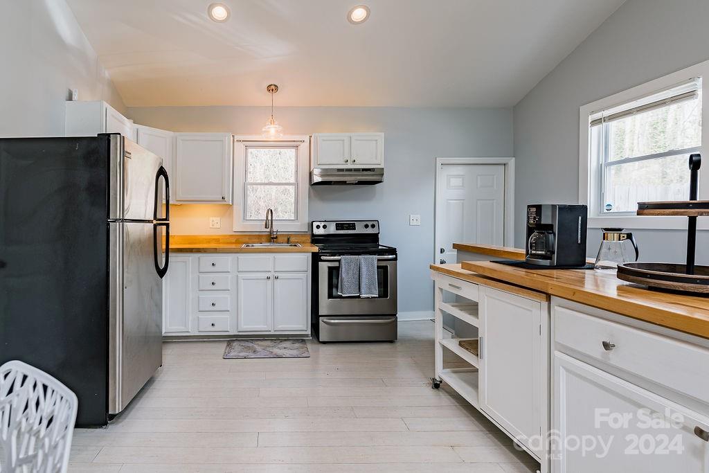 121 Sand Hill Road