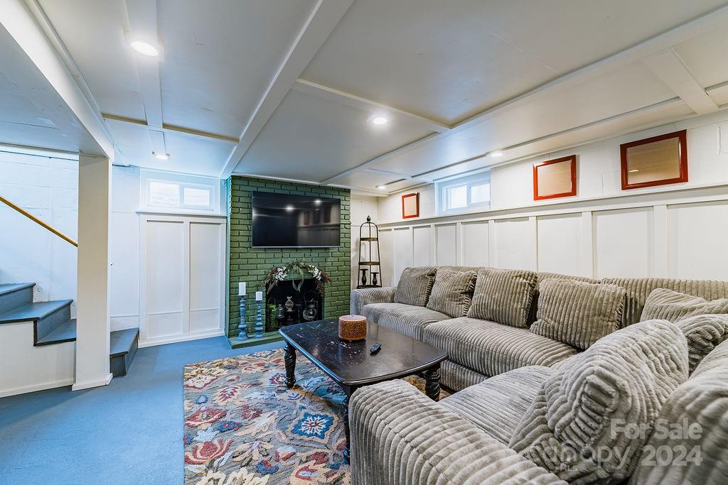 121 Sand Hill Road
