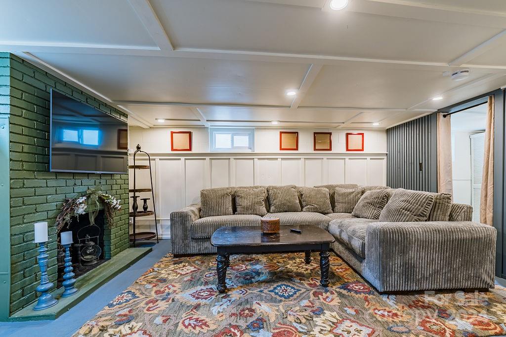 121 Sand Hill Road