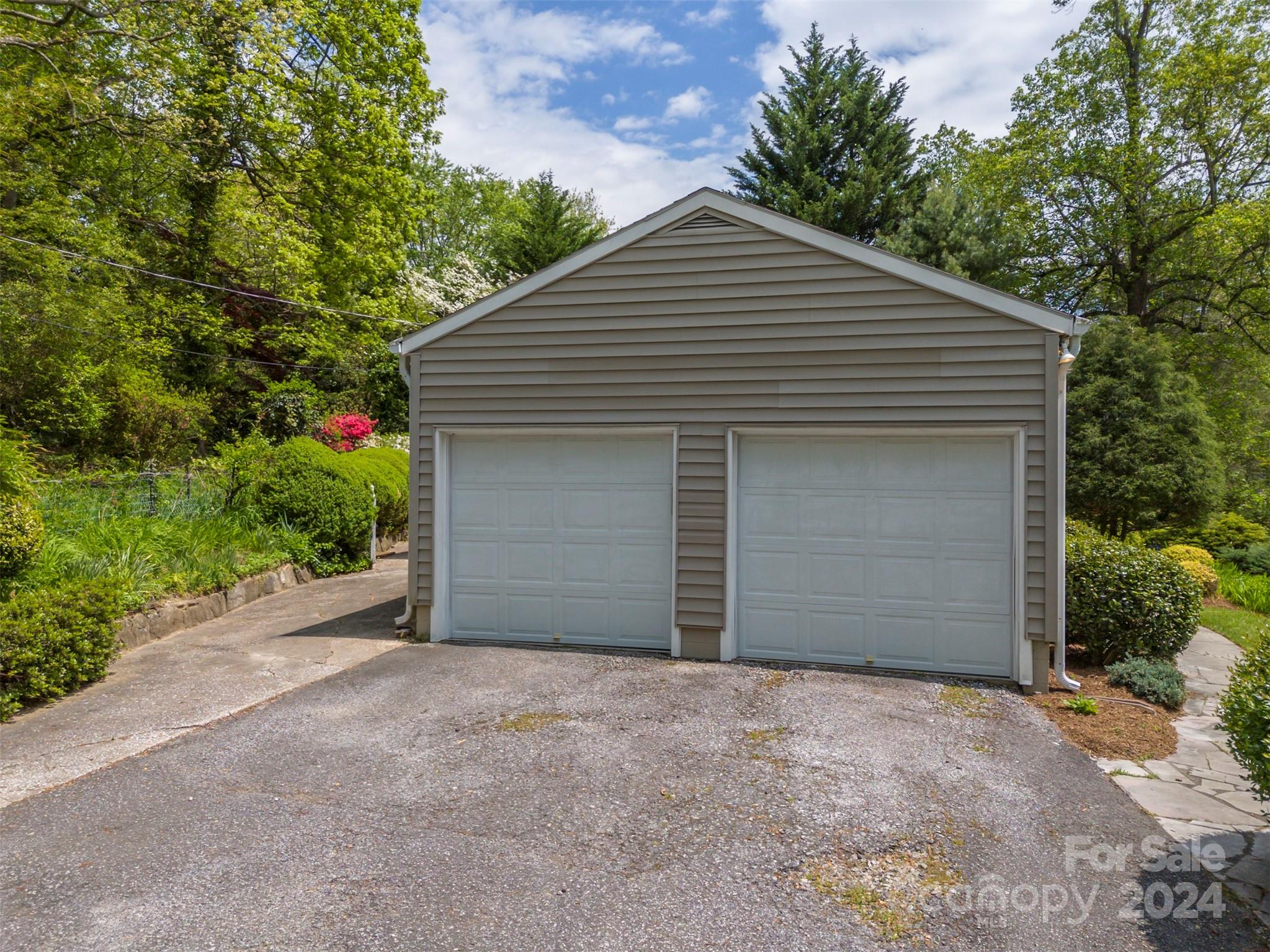 109 N Overlook Terrace