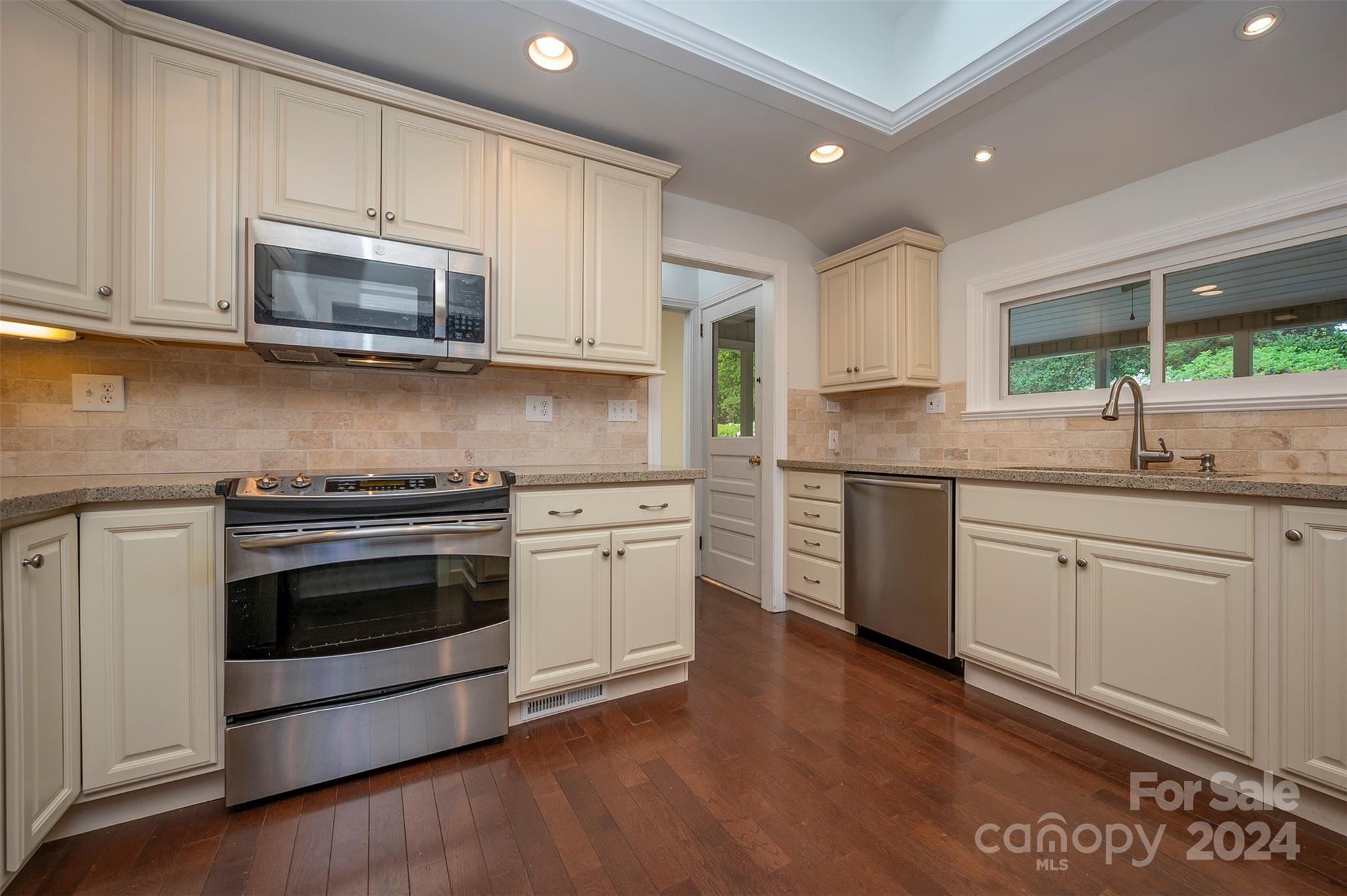 109 N Overlook Terrace