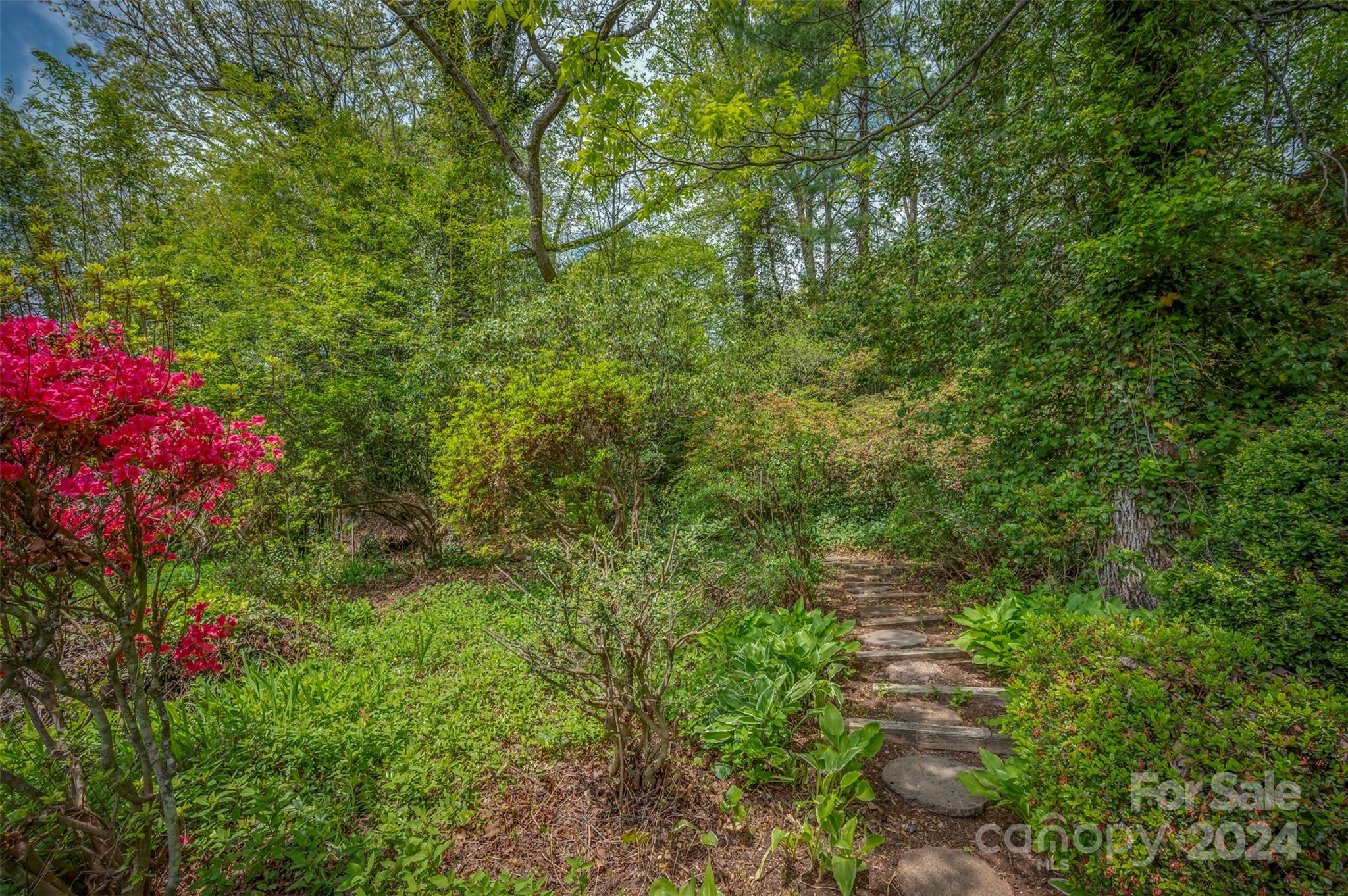 109 N Overlook Terrace