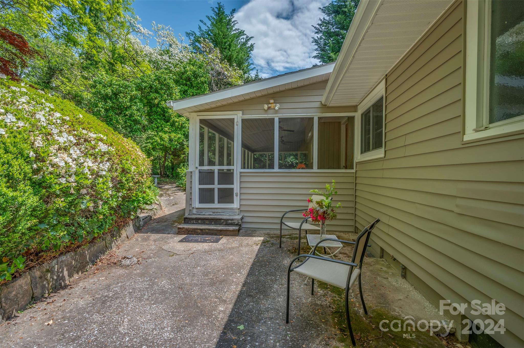 109 N Overlook Terrace