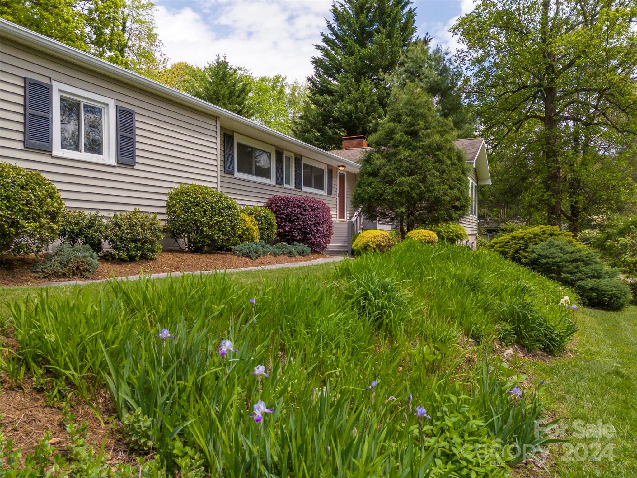 109 N Overlook Terrace