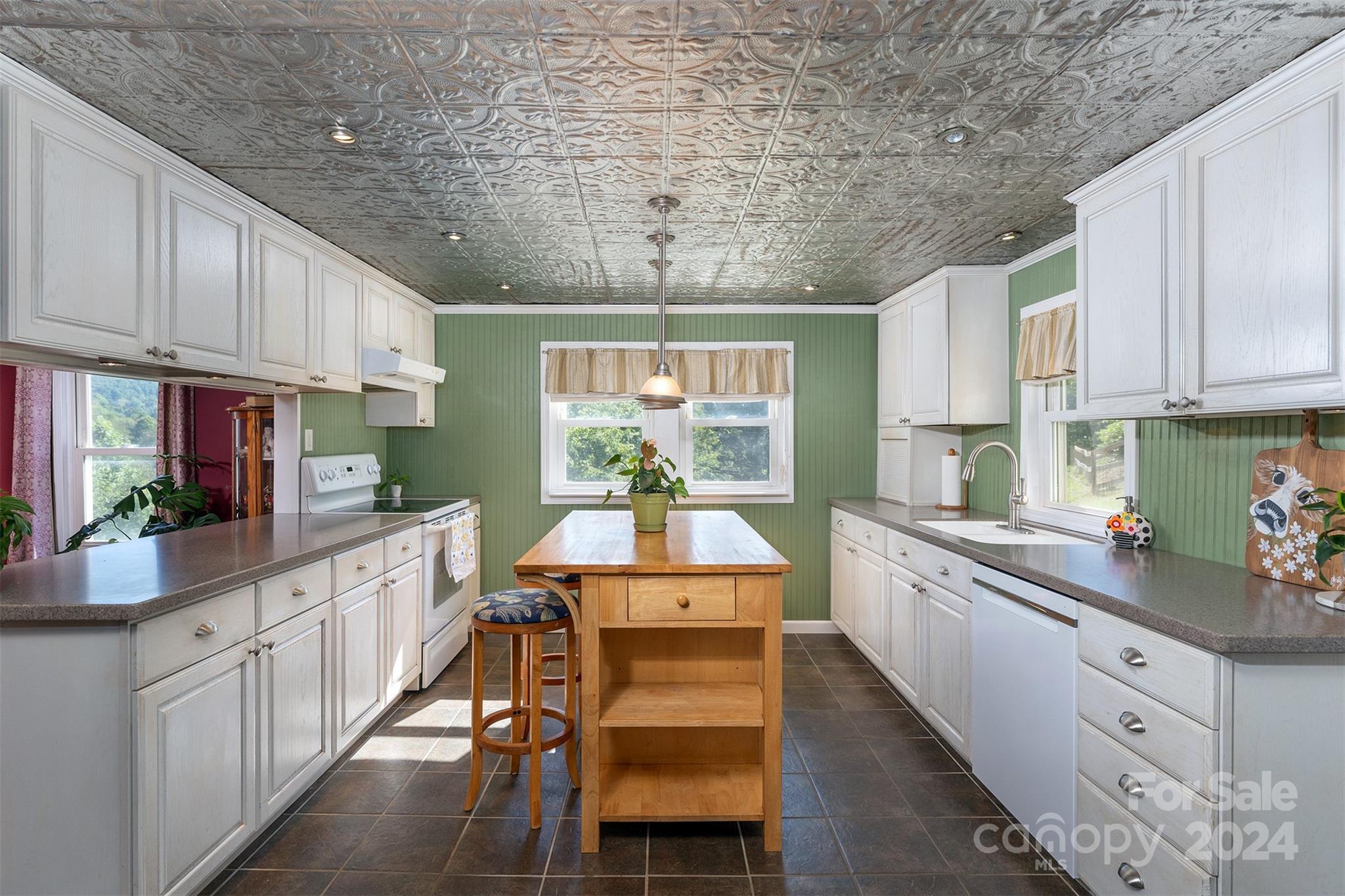 1551 Turnpike Road