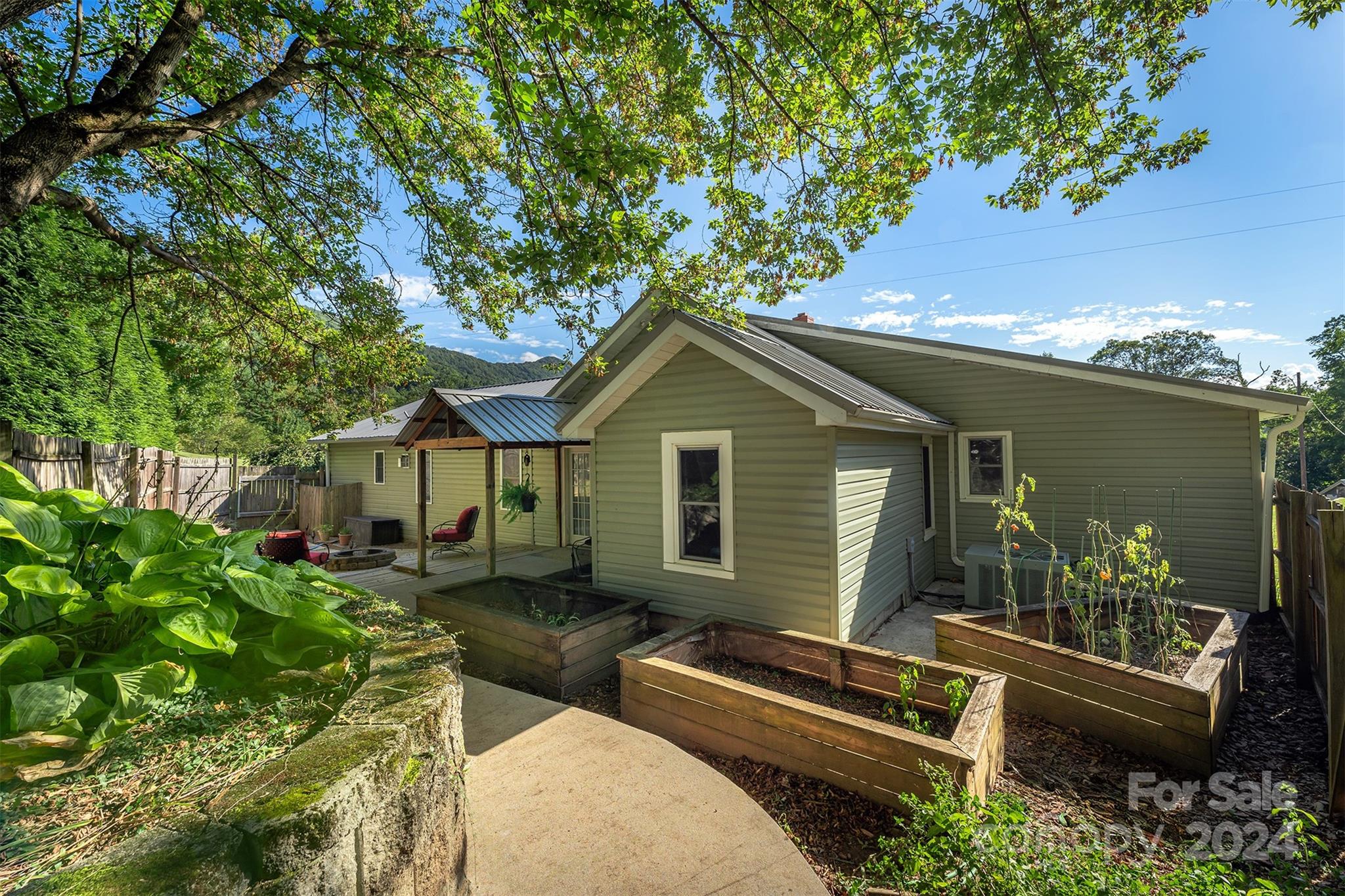 1551 Turnpike Road