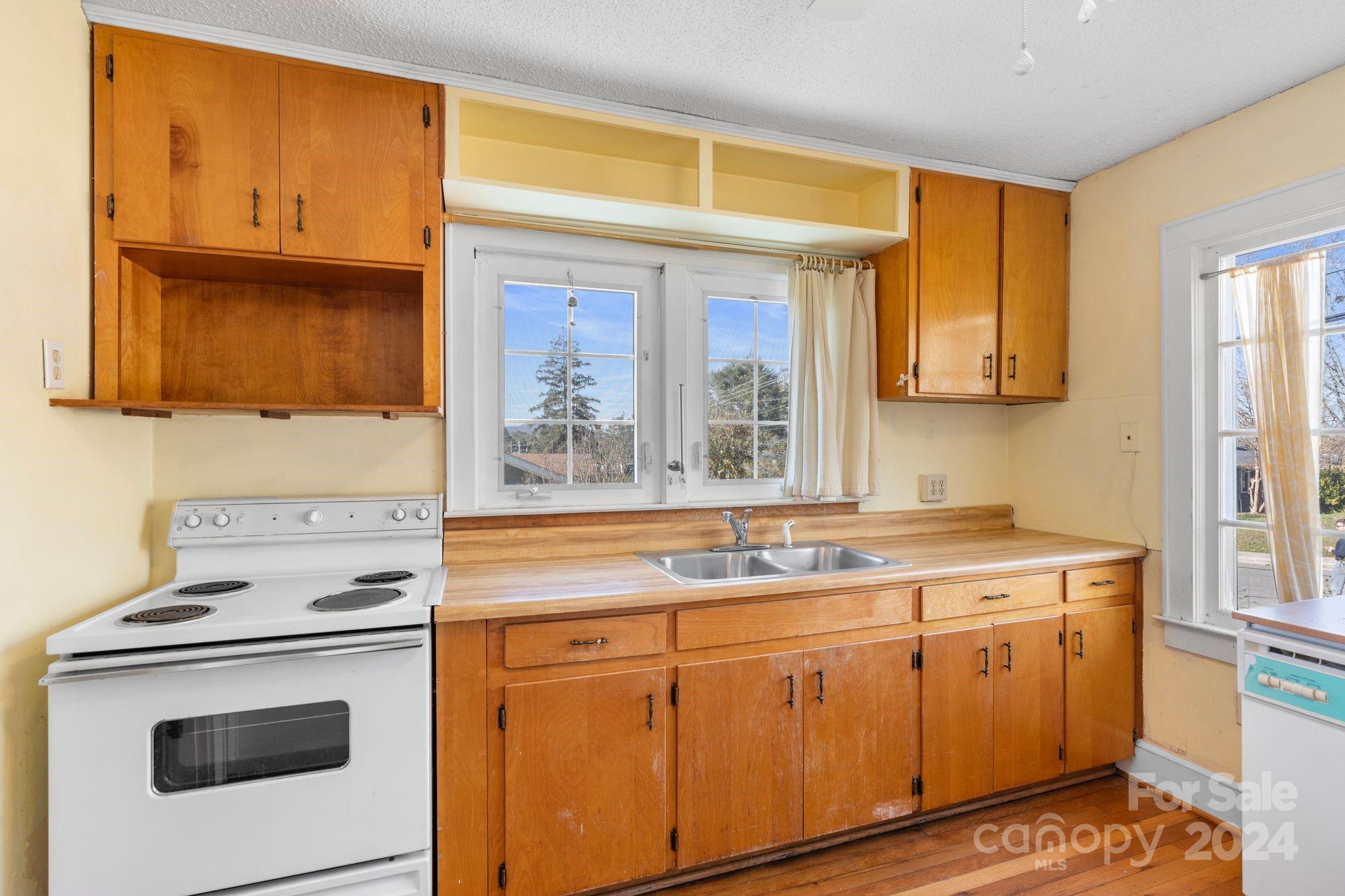 32 Beverly Road W
