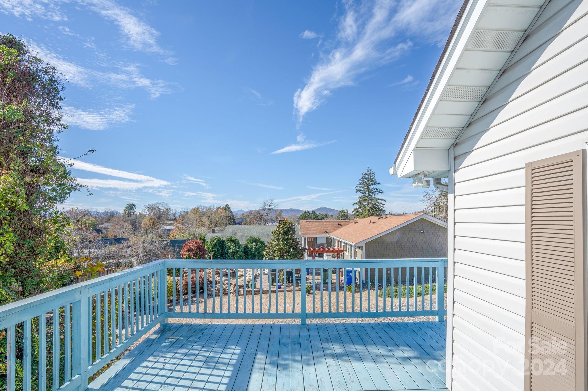 32 Beverly Road W