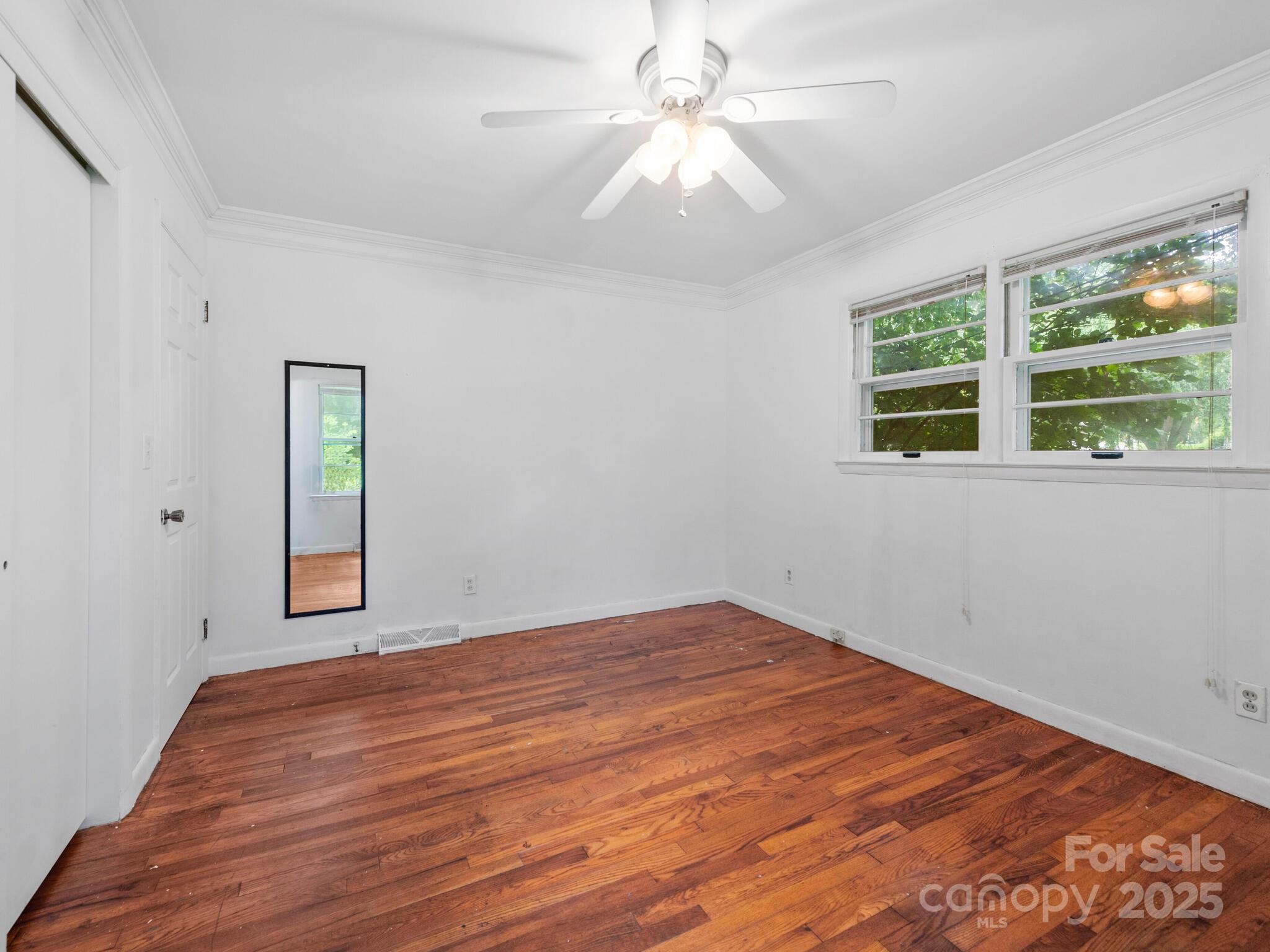 422 Hillcrest Circle